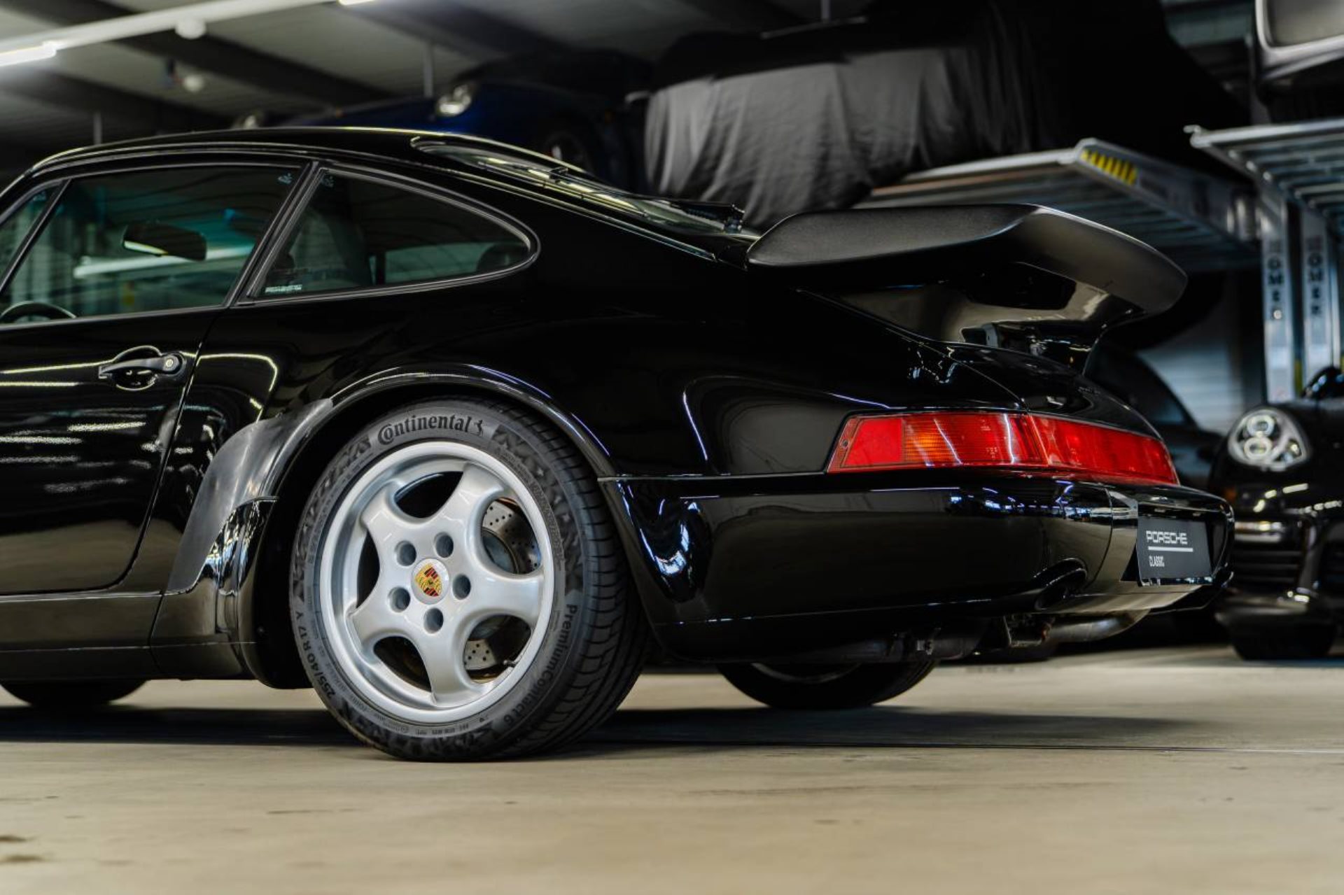 PORSCHE 911 Turbo Coupé-image-8