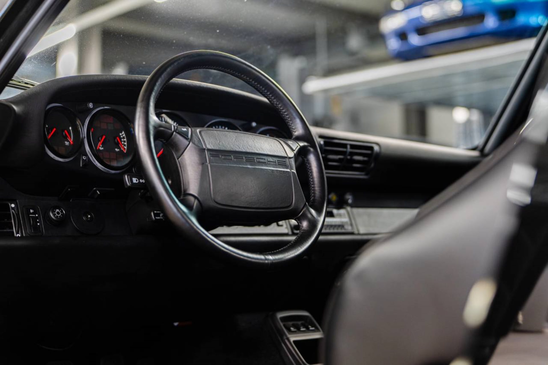PORSCHE 911 Turbo Coupé-image-3