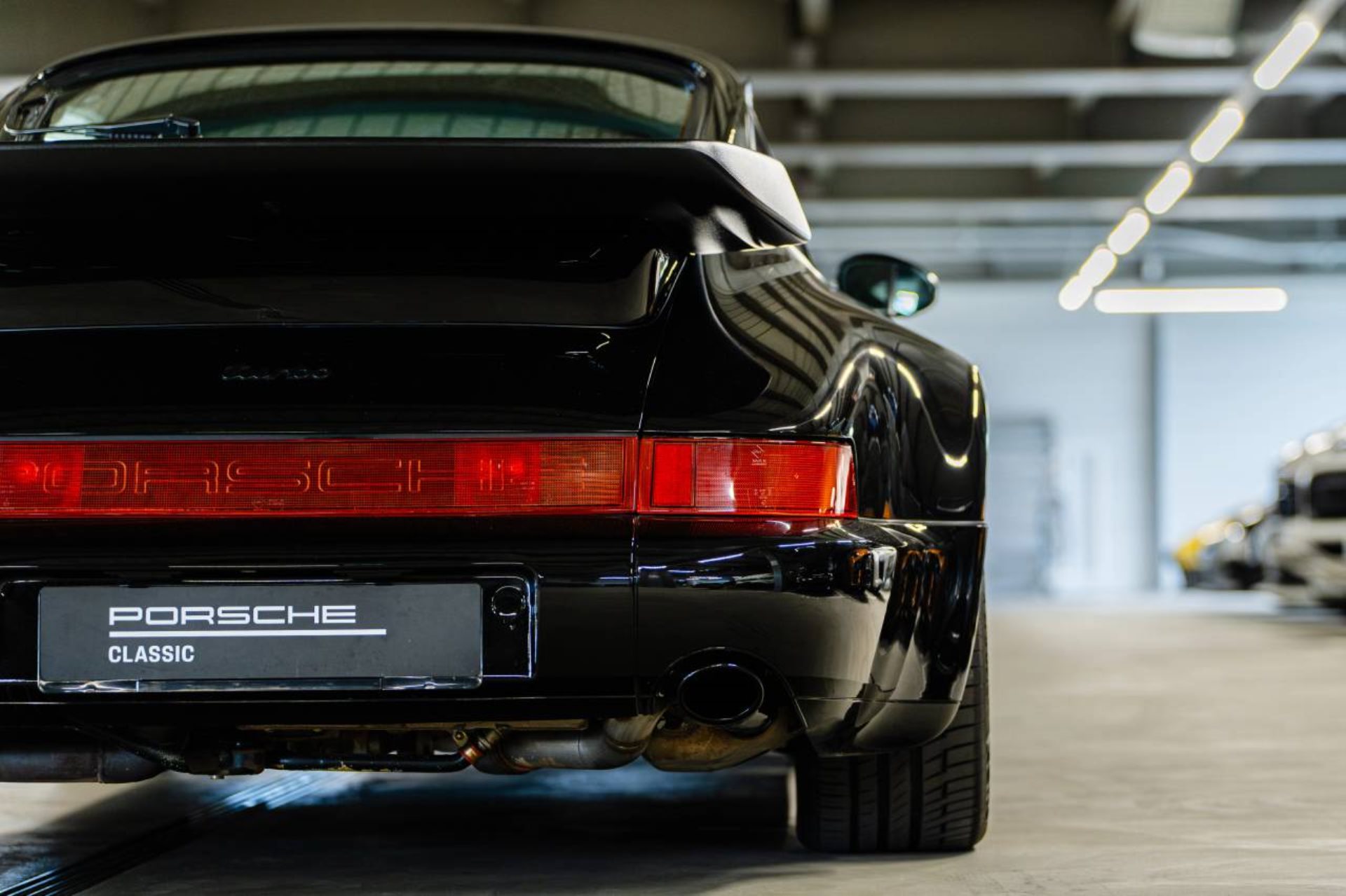PORSCHE 911 Turbo Coupé-image-10