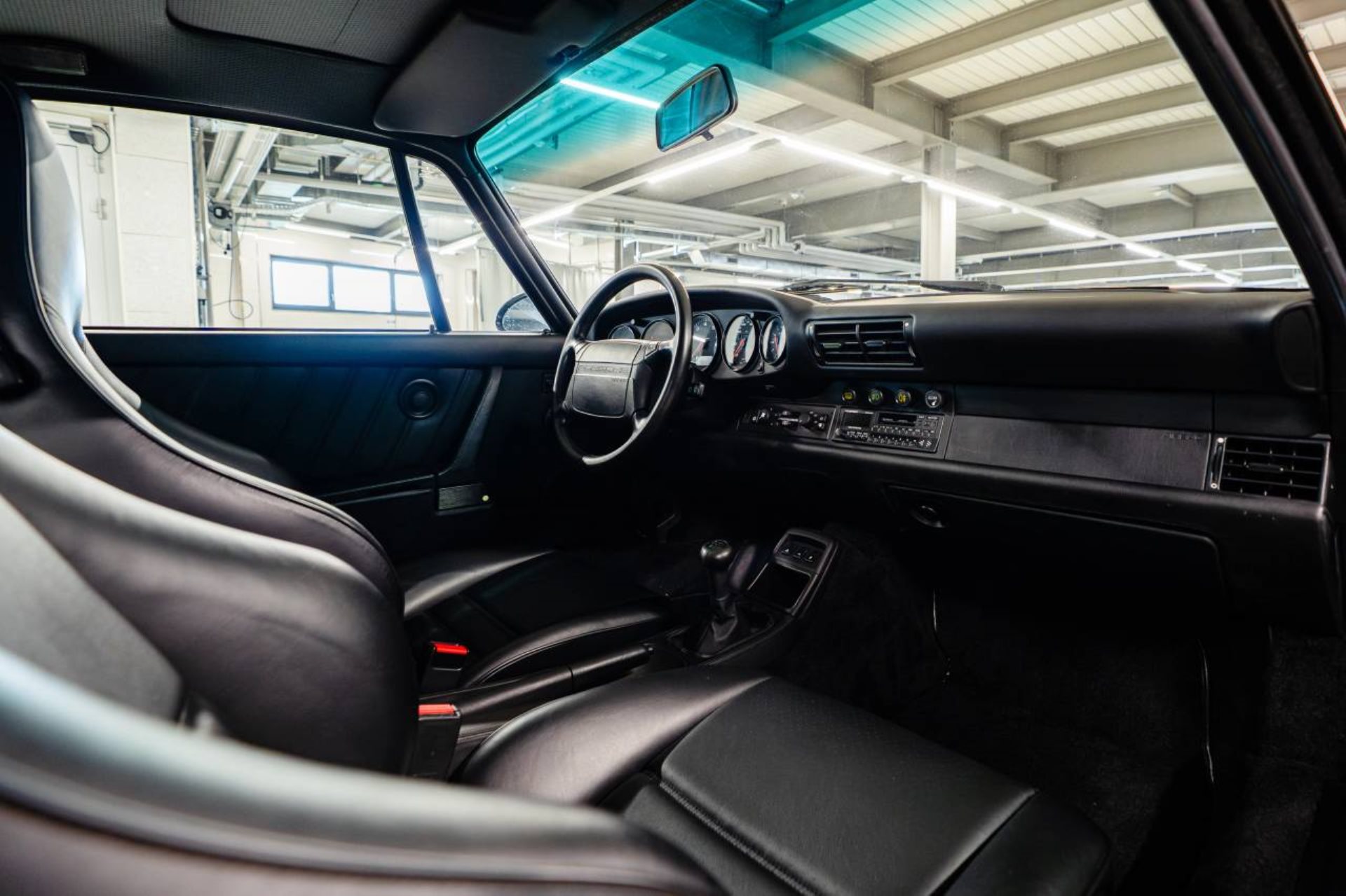 PORSCHE 911 Turbo Coupé-image-19