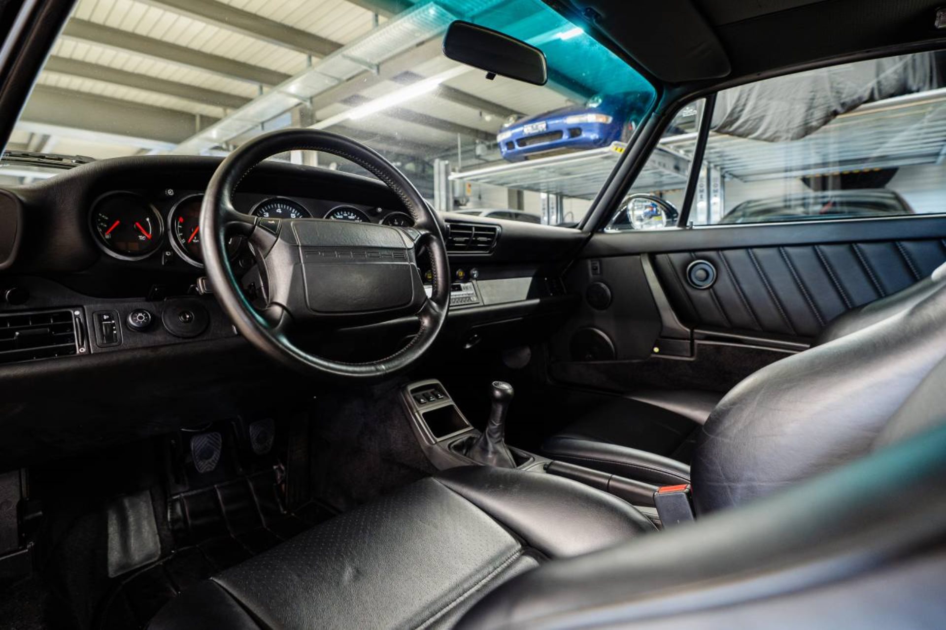 PORSCHE 911 Turbo Coupé-image-14