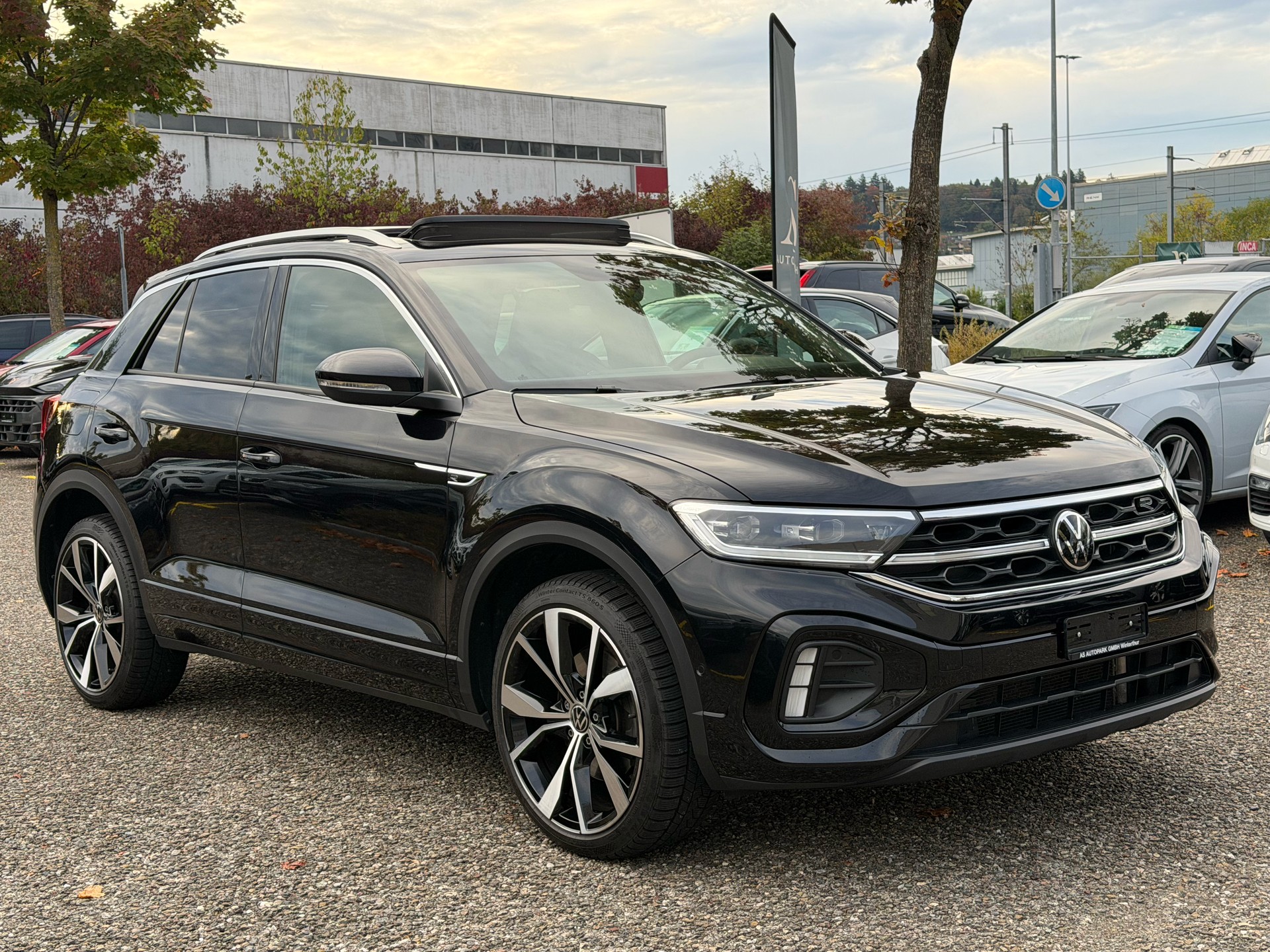 VW T-Roc 2.0 TSI R-Line DSG 4Motion-image-2