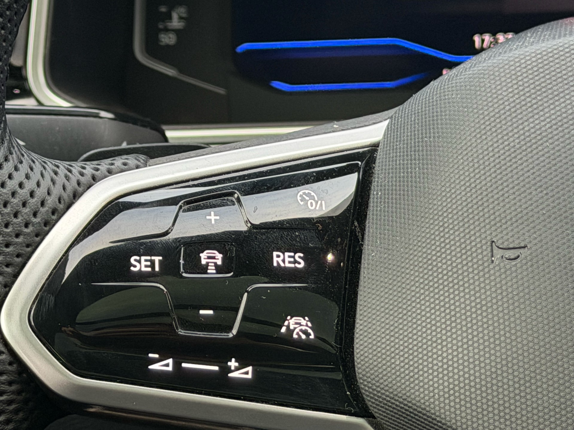 VW T-Roc 2.0 TSI R-Line DSG 4Motion-image-12