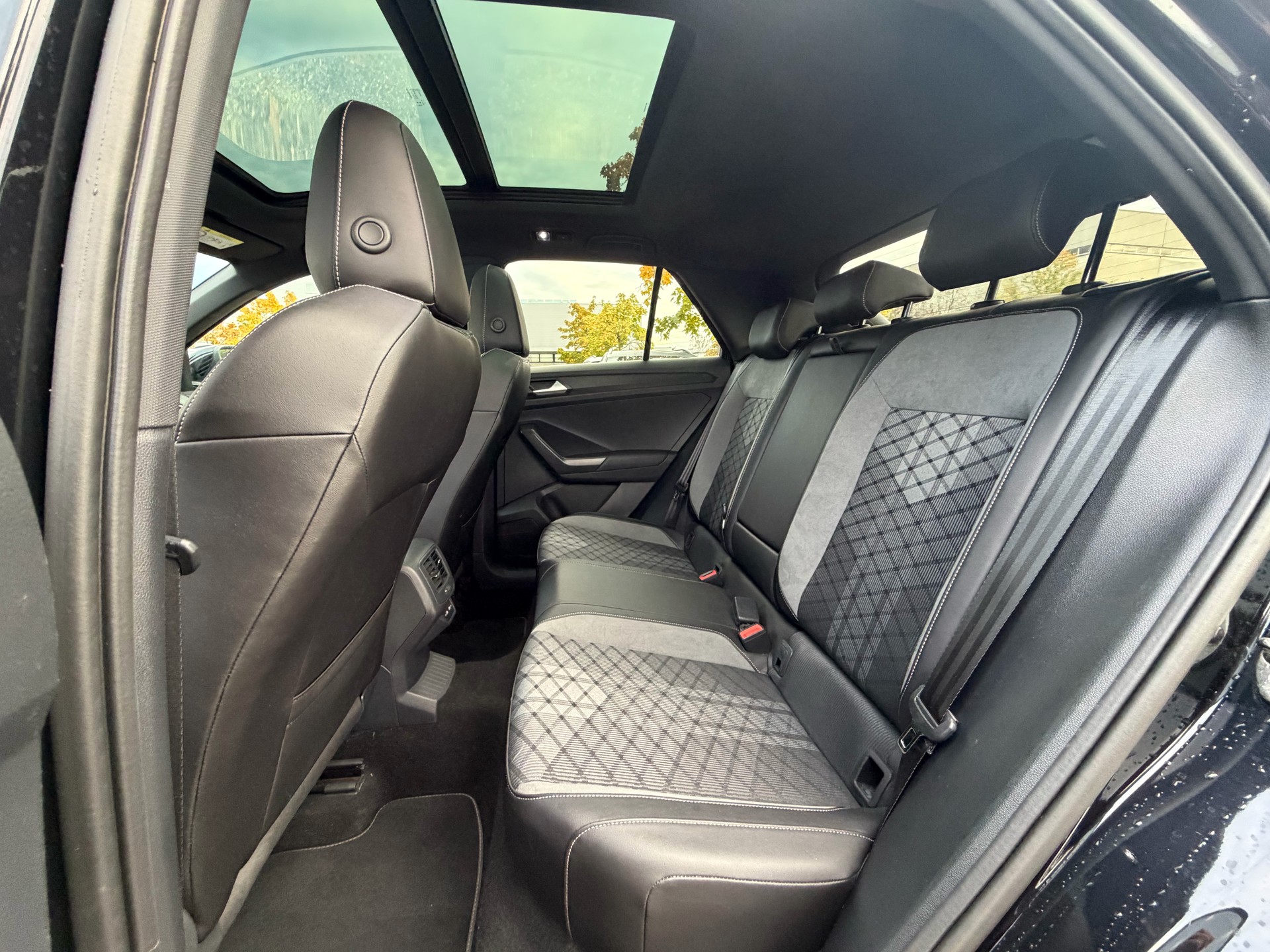 VW T-Roc 2.0 TSI R-Line DSG 4Motion-image-9