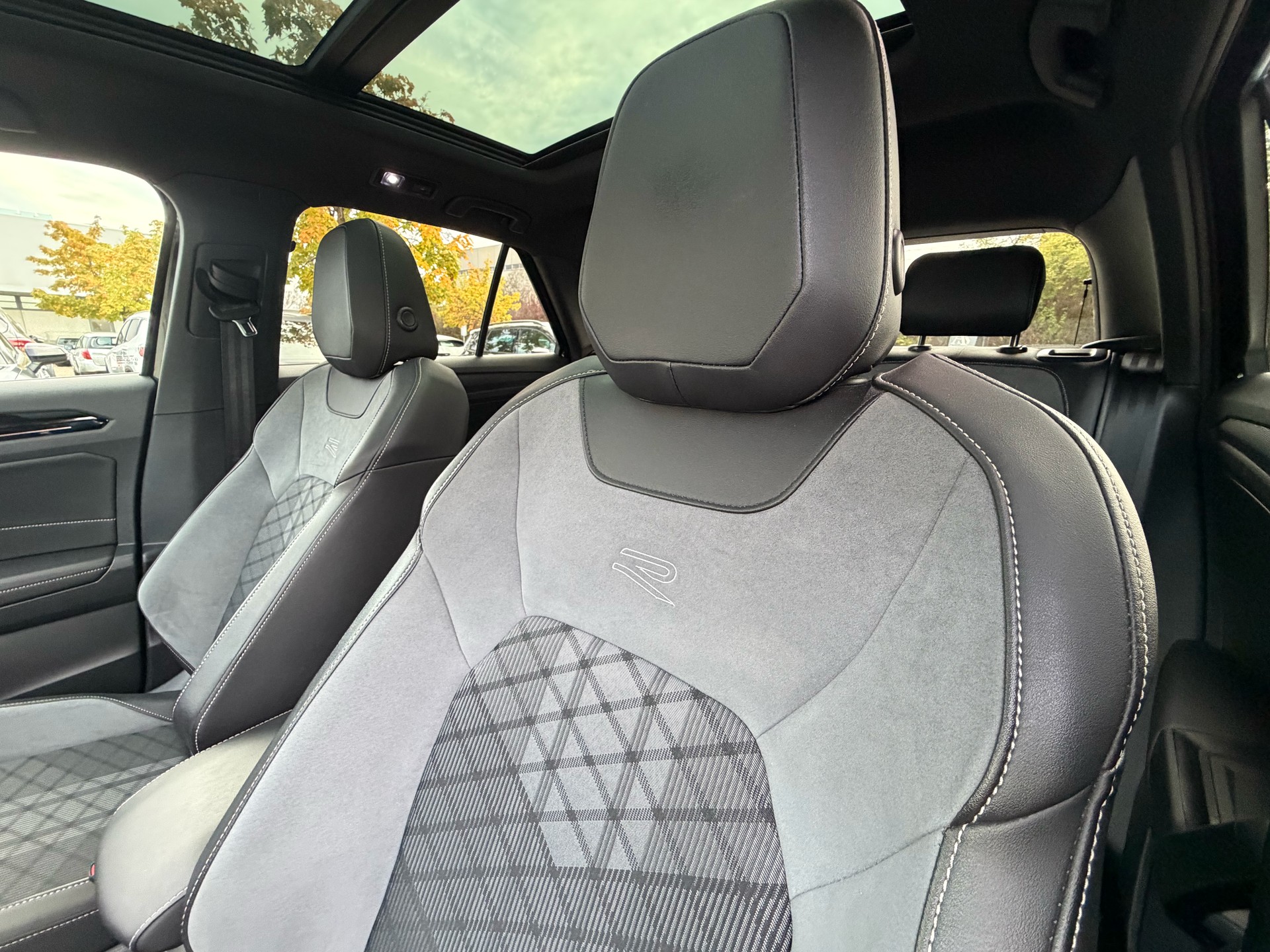 VW T-Roc 2.0 TSI R-Line DSG 4Motion-image-8
