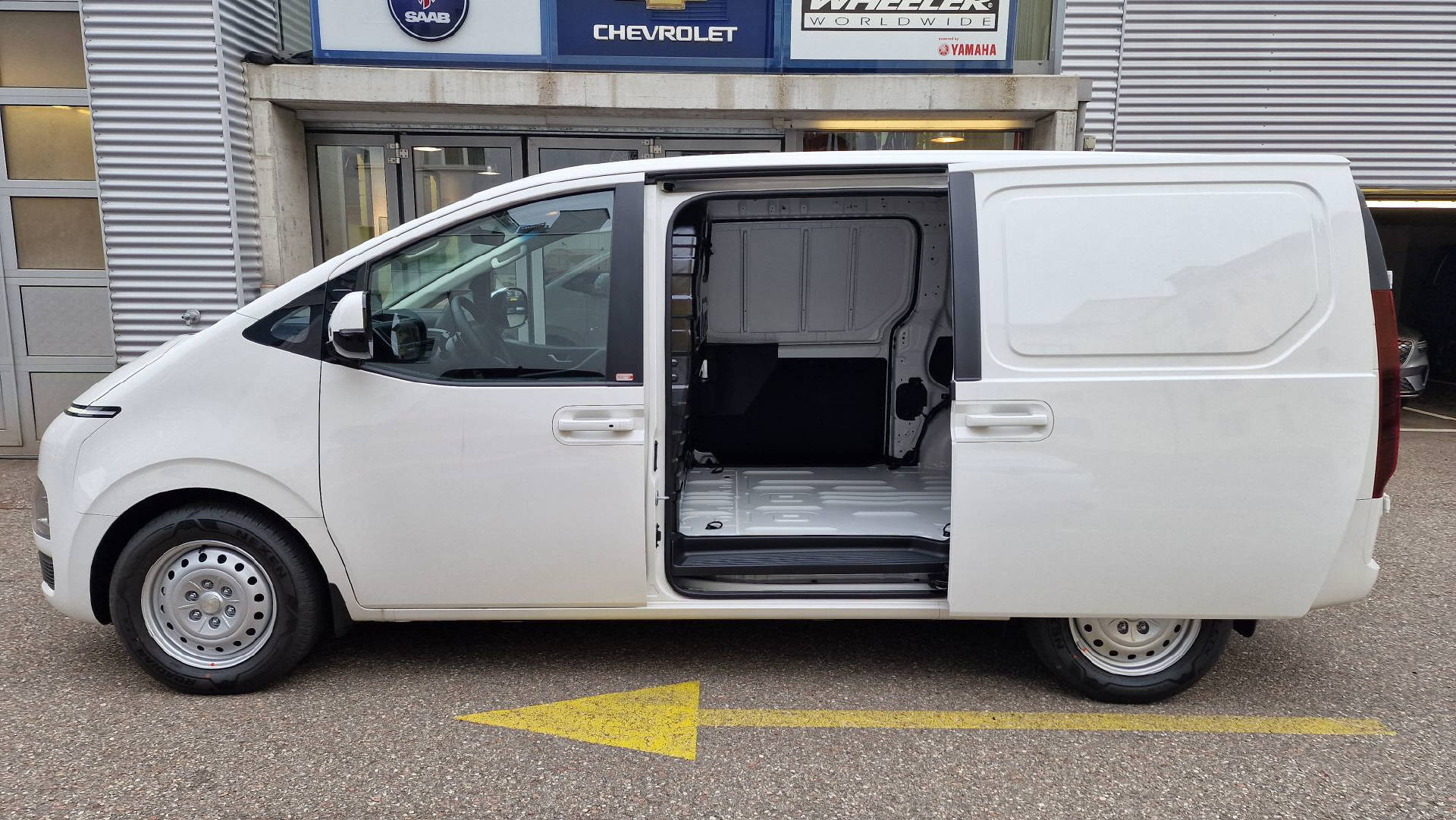 HYUNDAI Staria Cargo 84 kWh Amplia-image-11