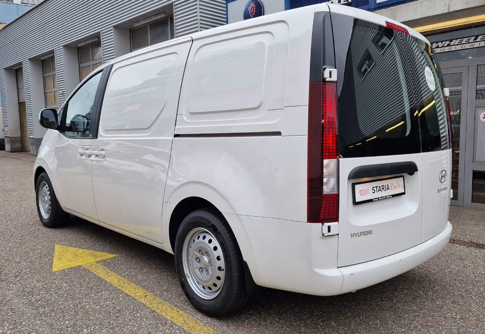 HYUNDAI Staria Cargo 84 kWh Amplia-image-3