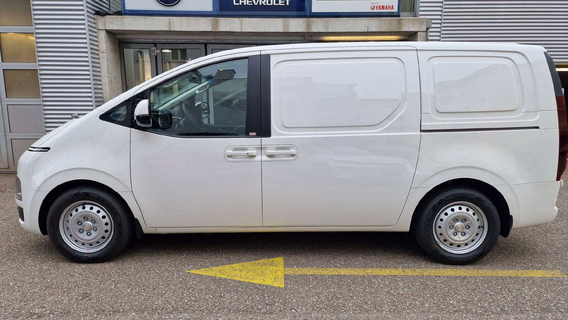 HYUNDAI Staria Cargo 84 kWh Amplia-image-2
