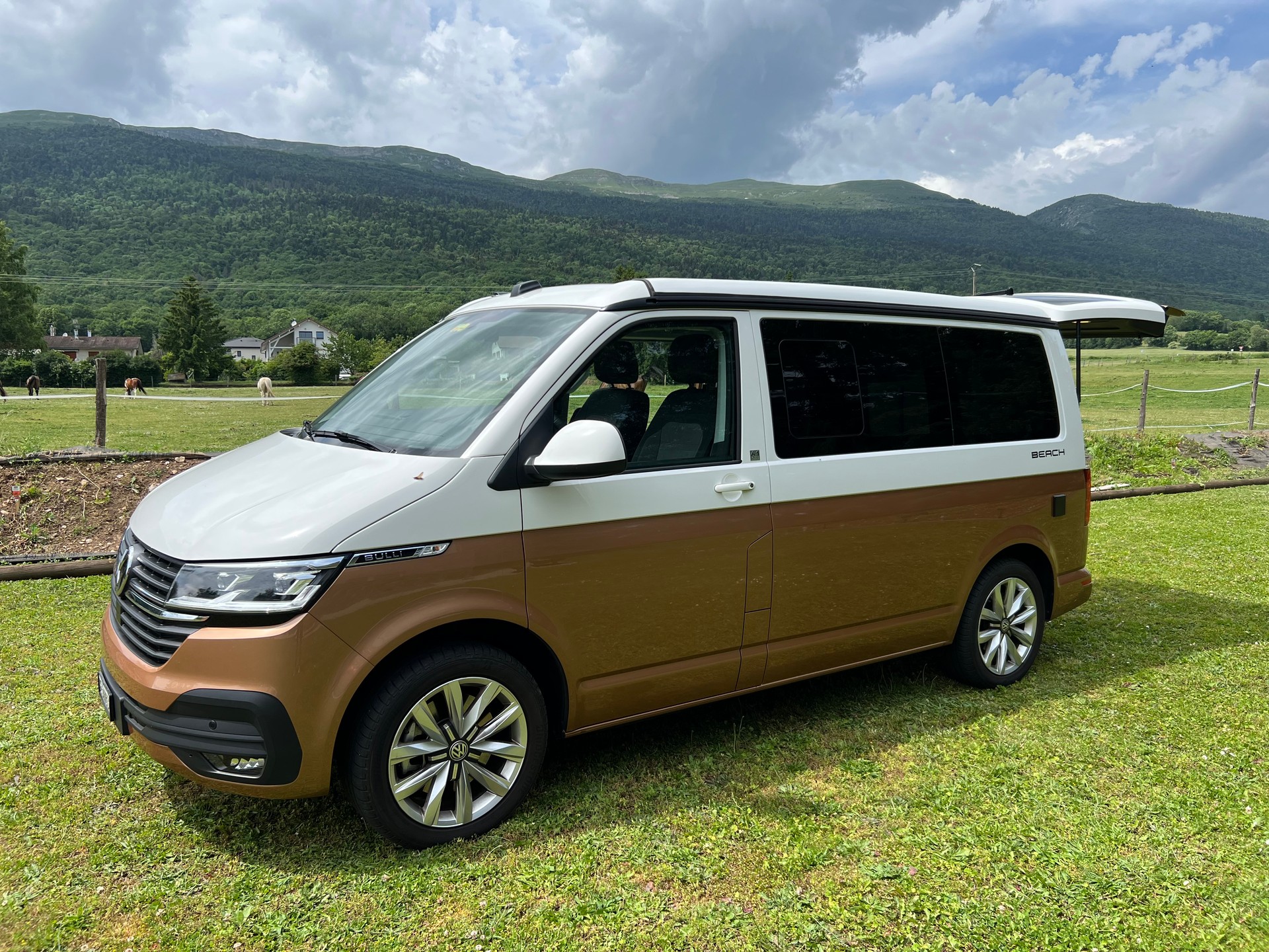 VW T6.1 California 2.0 Bi-TDI Beach 4Motion-image-4