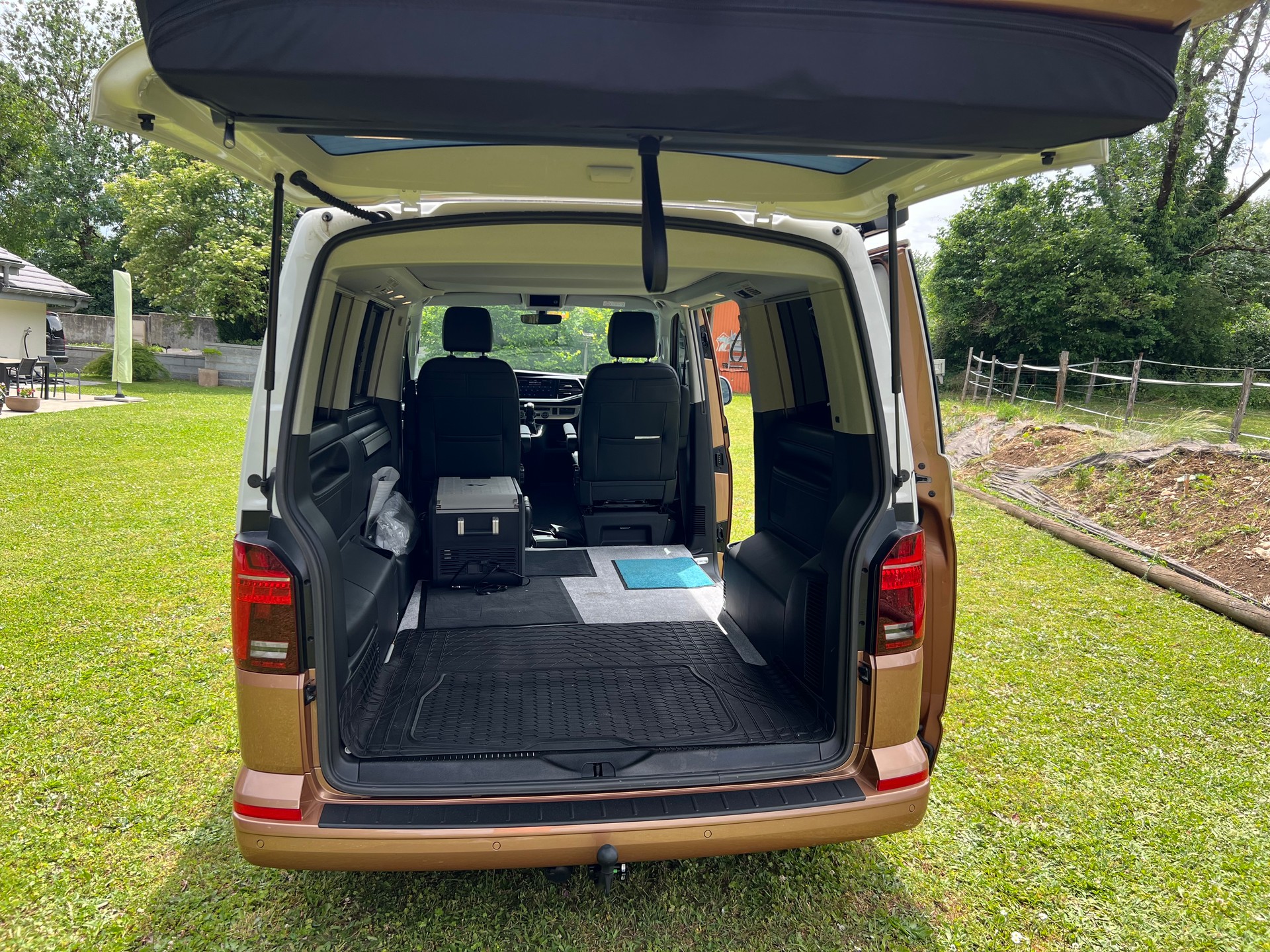 VW T6.1 California 2.0 Bi-TDI Beach 4Motion-image-5