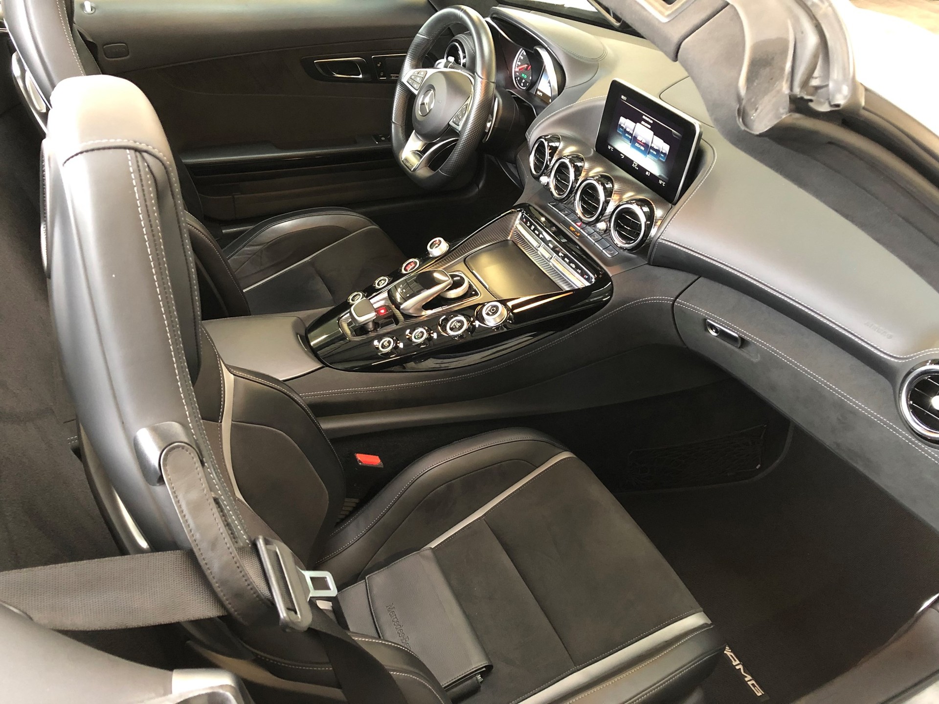 MERCEDES-BENZ AMG GT Roadster Speedshift DCT-image-10