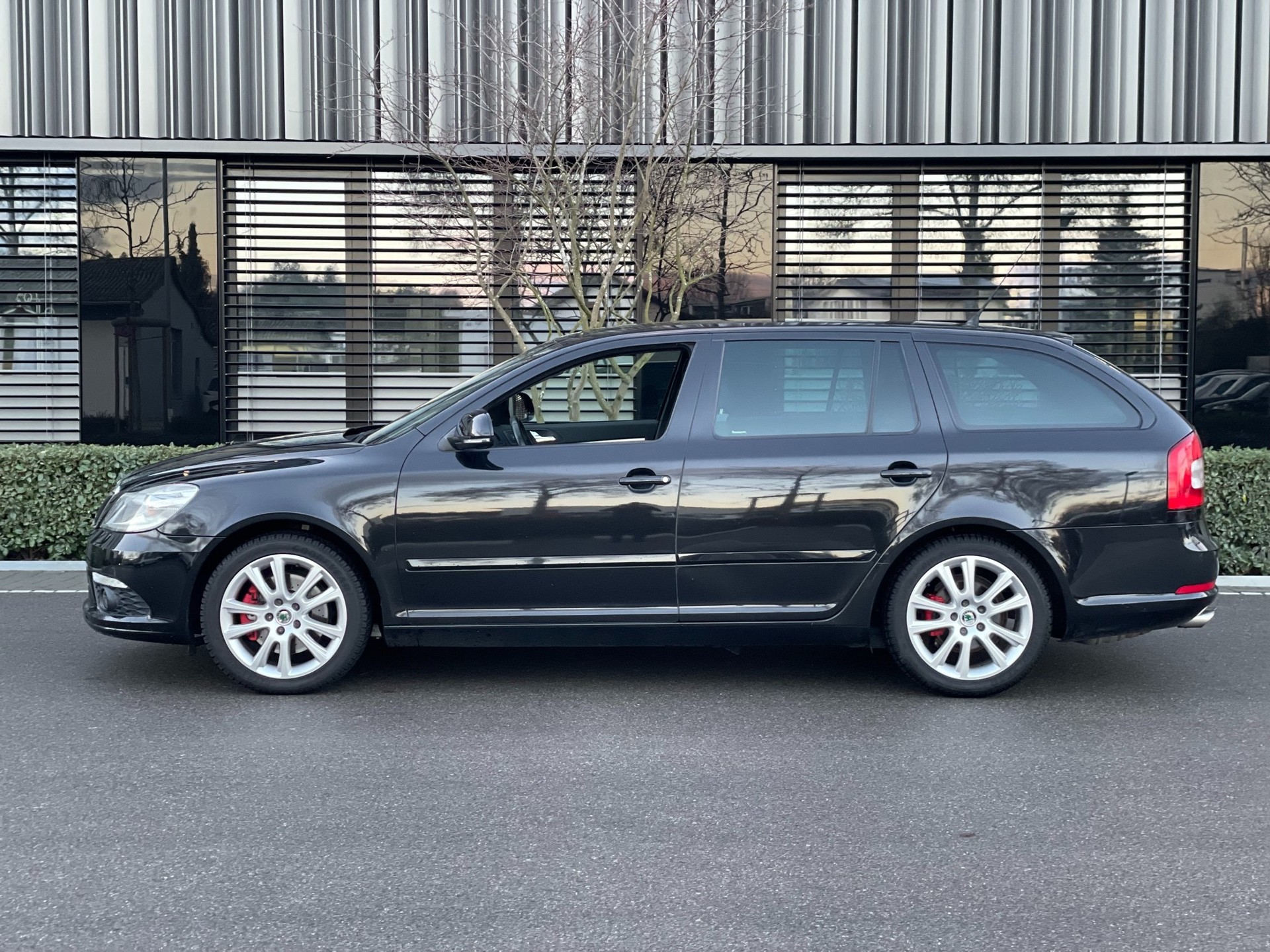 SKODA Octavia Combi 2.0 TSI RS DSG-image-2