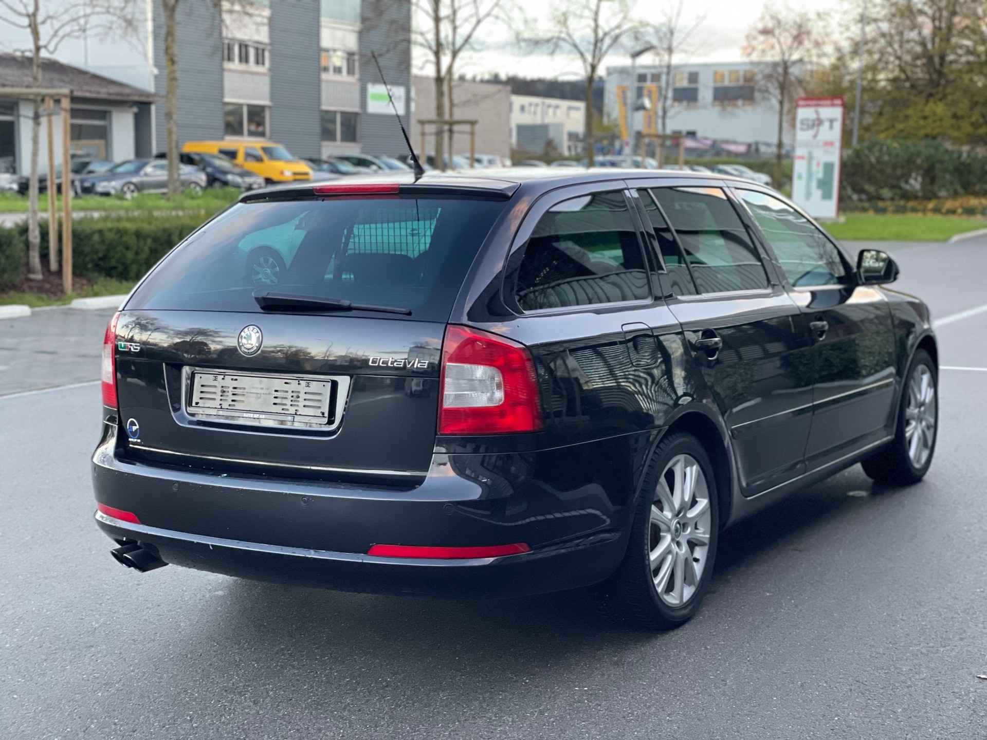 SKODA Octavia Combi 2.0 TSI RS DSG-image-3