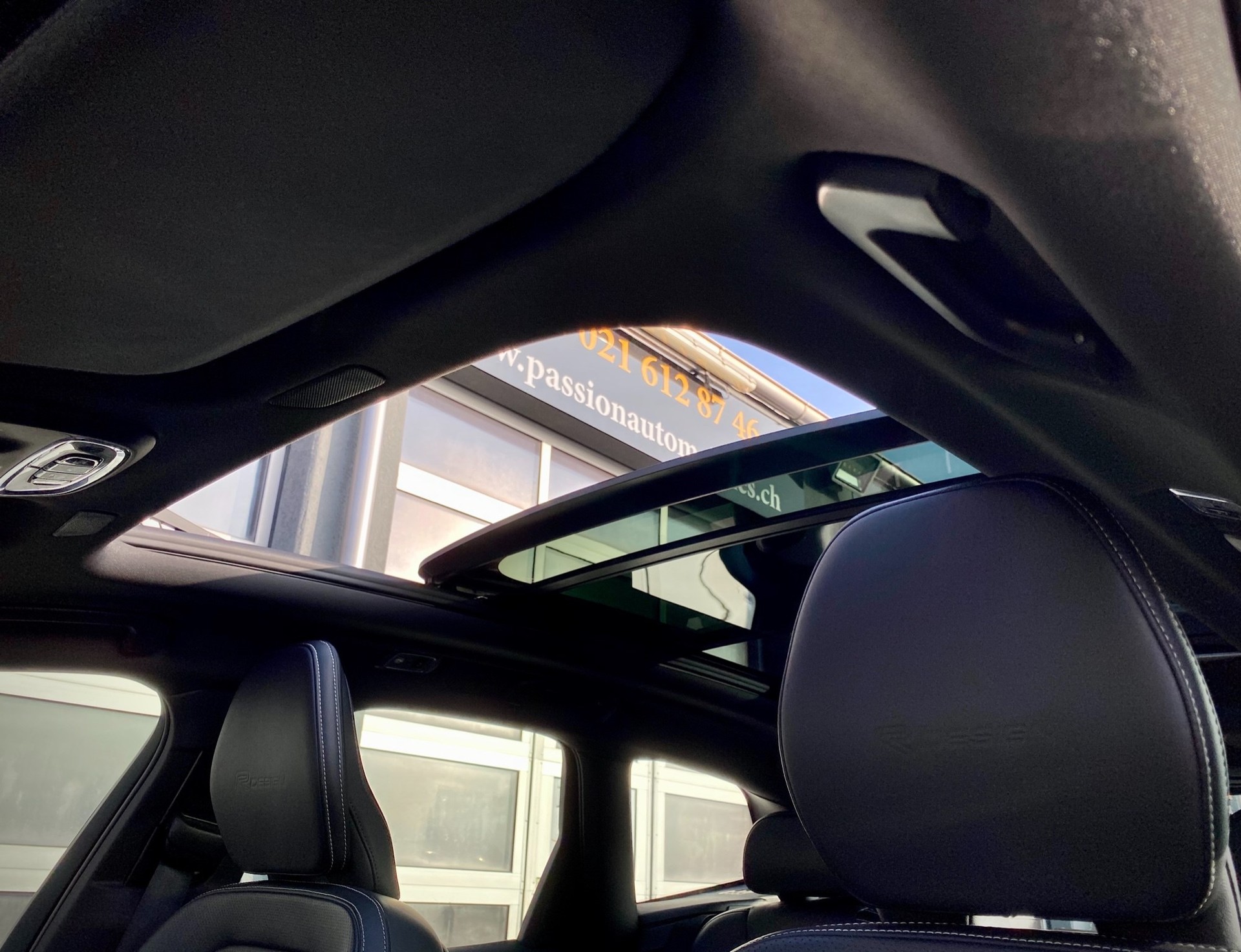VOLVO XC60 T5 AWD R-Design Geartronic - Véhicule Suisse (CH)-image-7