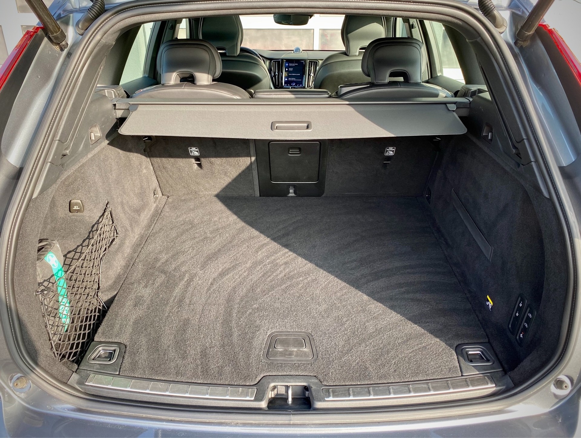 VOLVO XC60 T5 AWD R-Design Geartronic - Véhicule Suisse (CH)-image-12