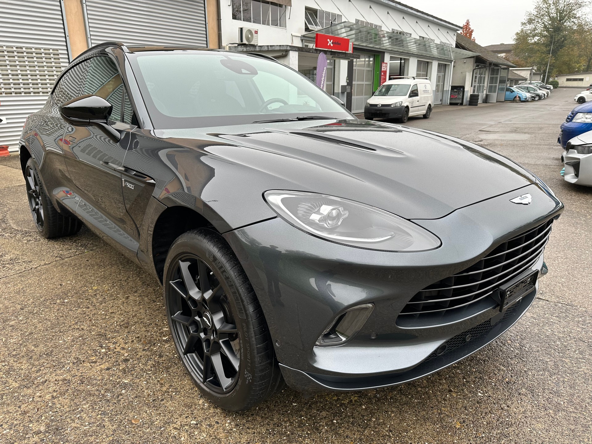 ASTON MARTIN DBX 4.0 V8-image-6