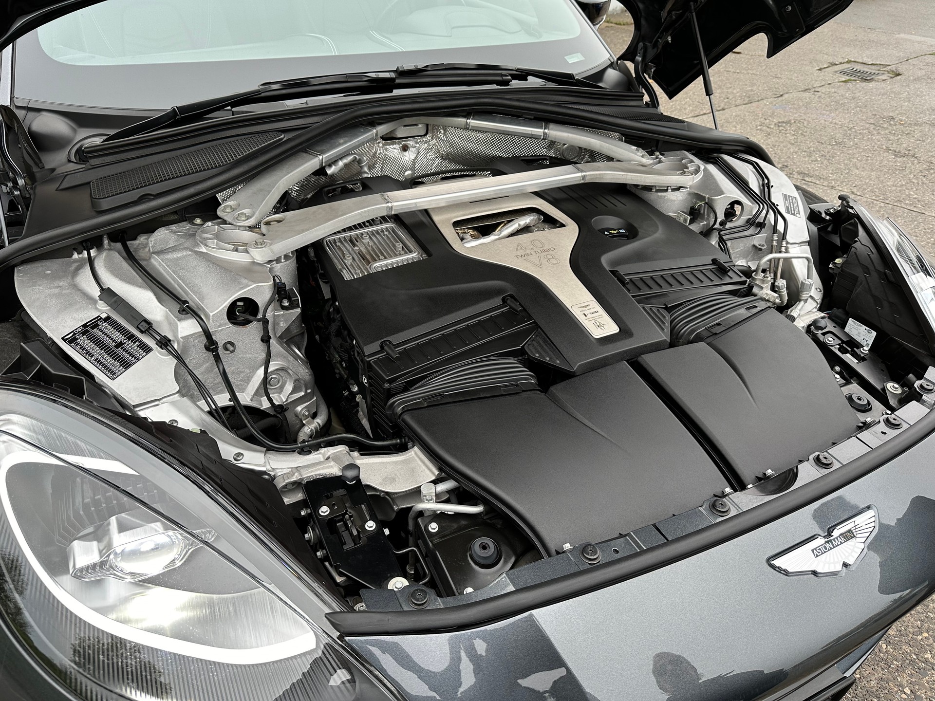 ASTON MARTIN DBX 4.0 V8-image-20