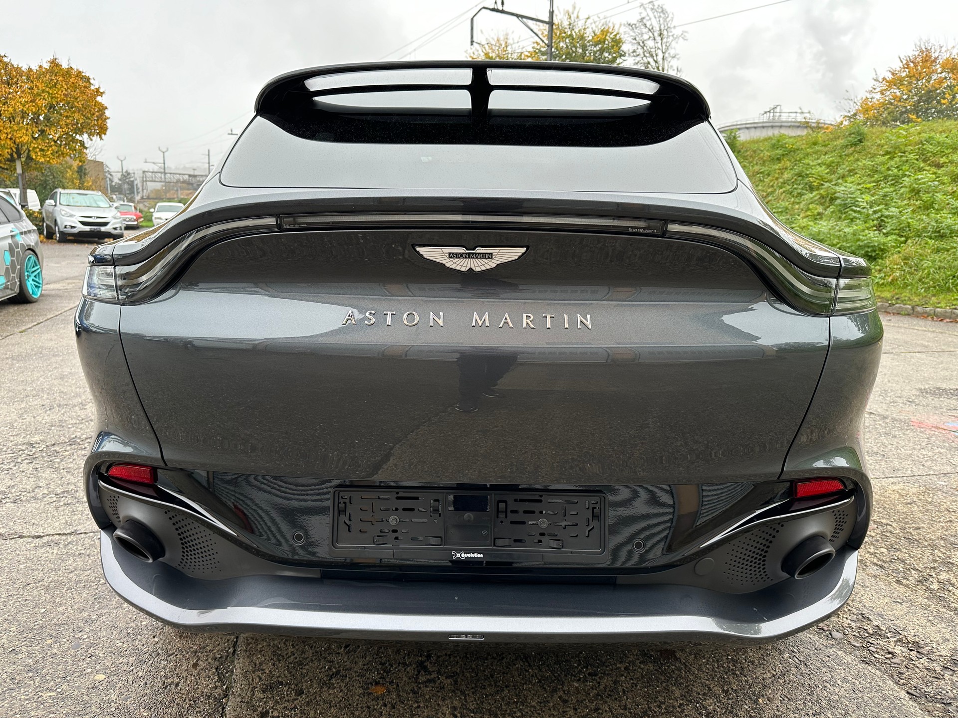 ASTON MARTIN DBX 4.0 V8-showroom-element-3