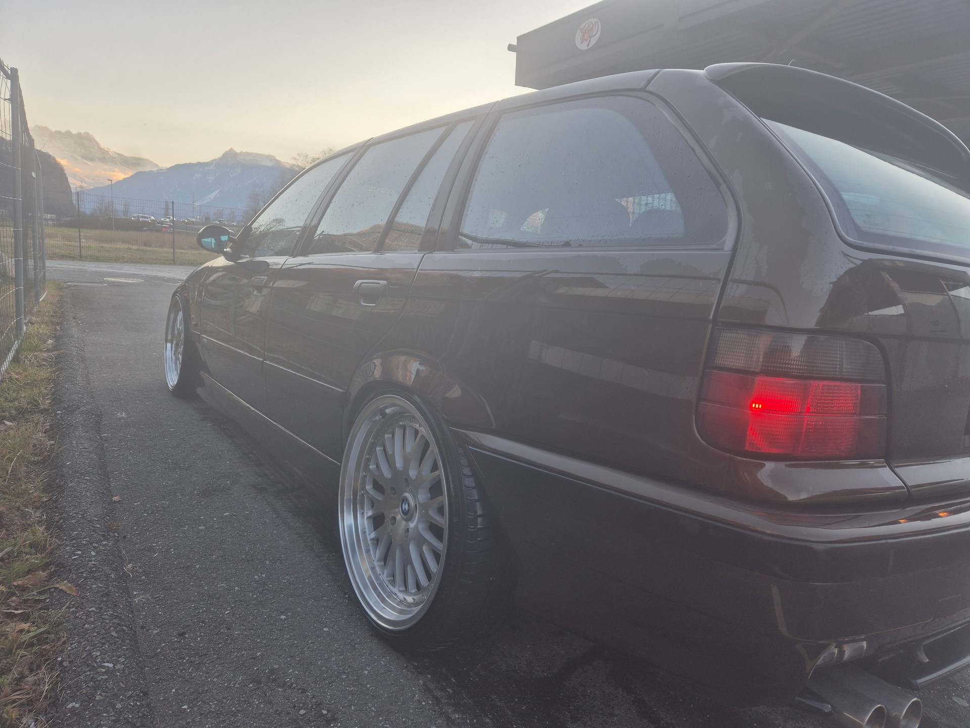 BMW 328i Touring-image-3