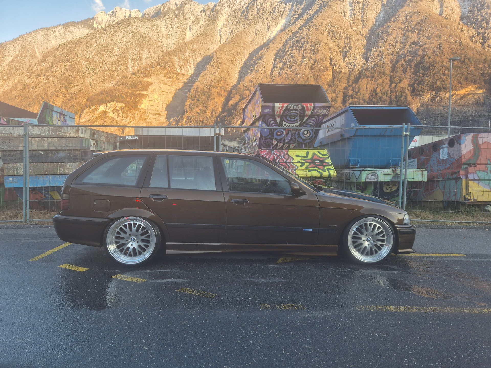 BMW 328i Touring-image-0