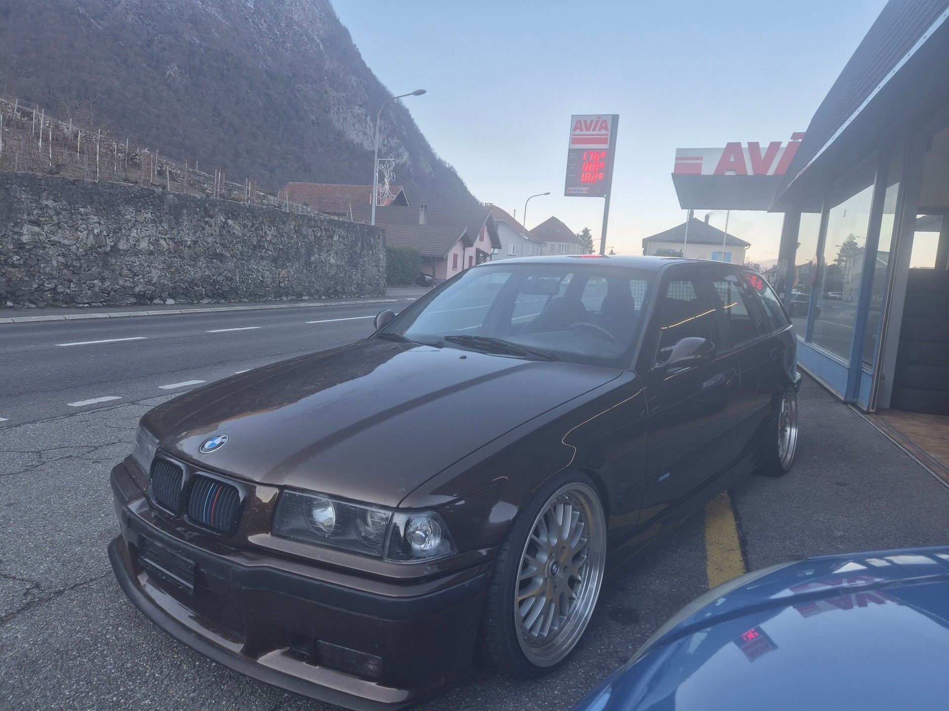 BMW 328i Touring-image-7