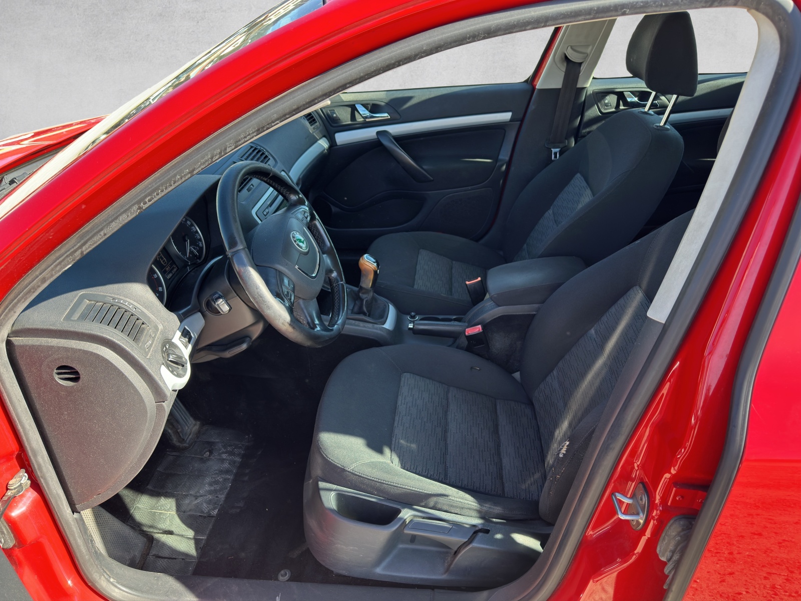 SKODA Octavia Combi 1.4 TSI Active-image-8