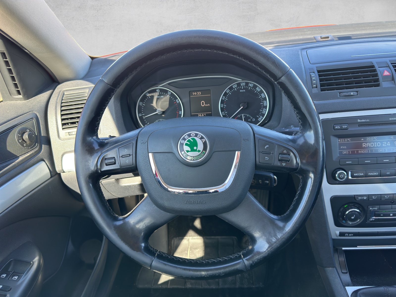 SKODA Octavia Combi 1.4 TSI Active-image-12