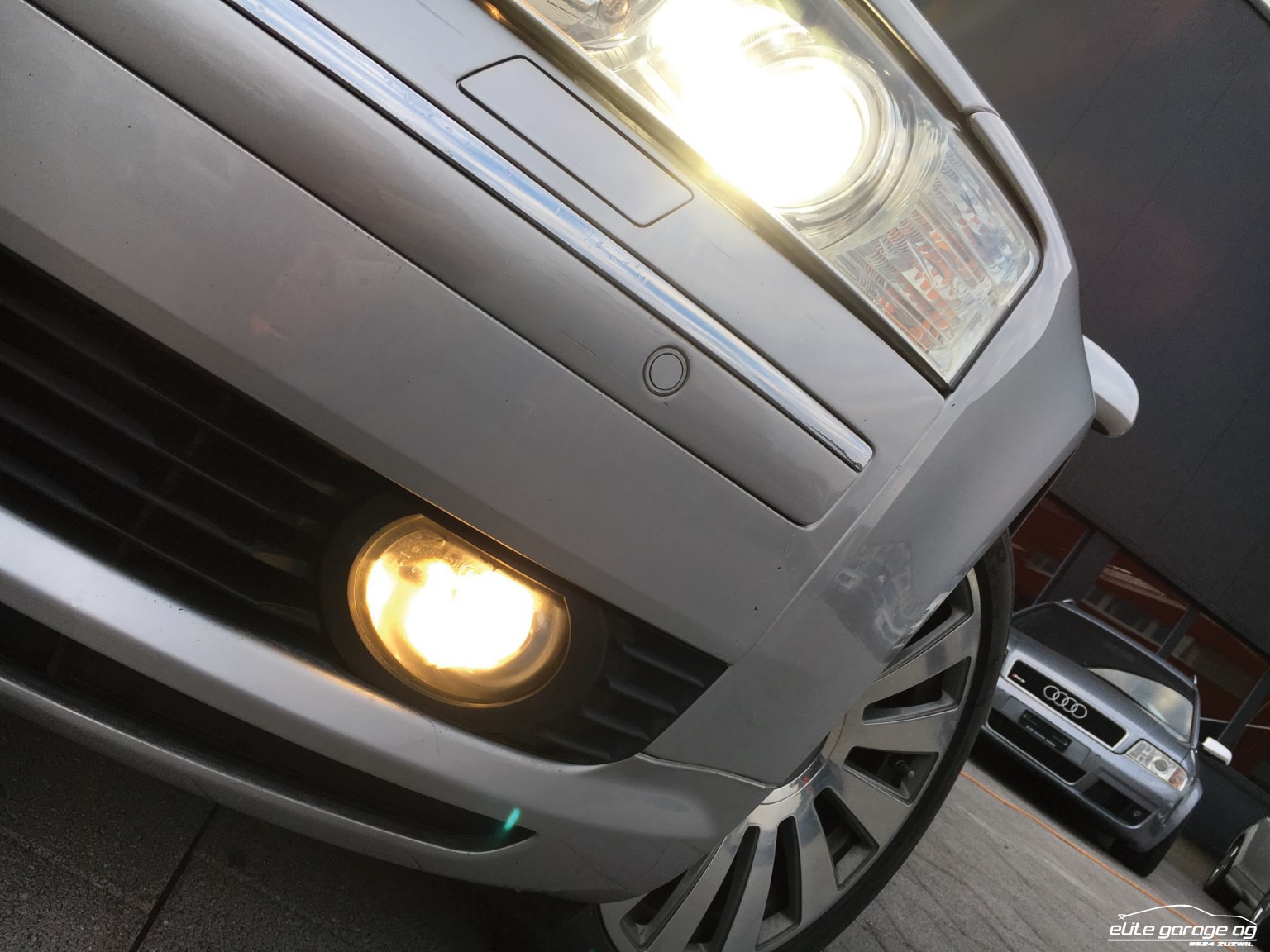 AUDI A8 4.2 quattro-image-1