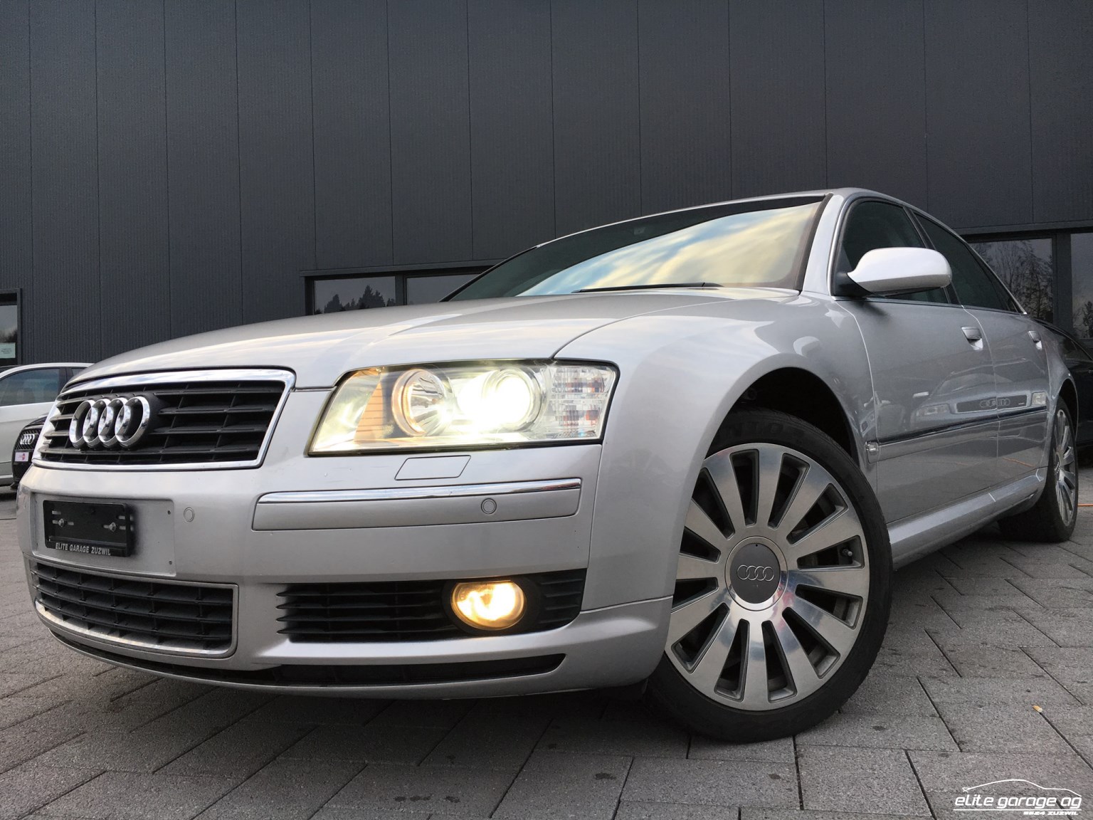 AUDI A8 4.2 quattro-image-0