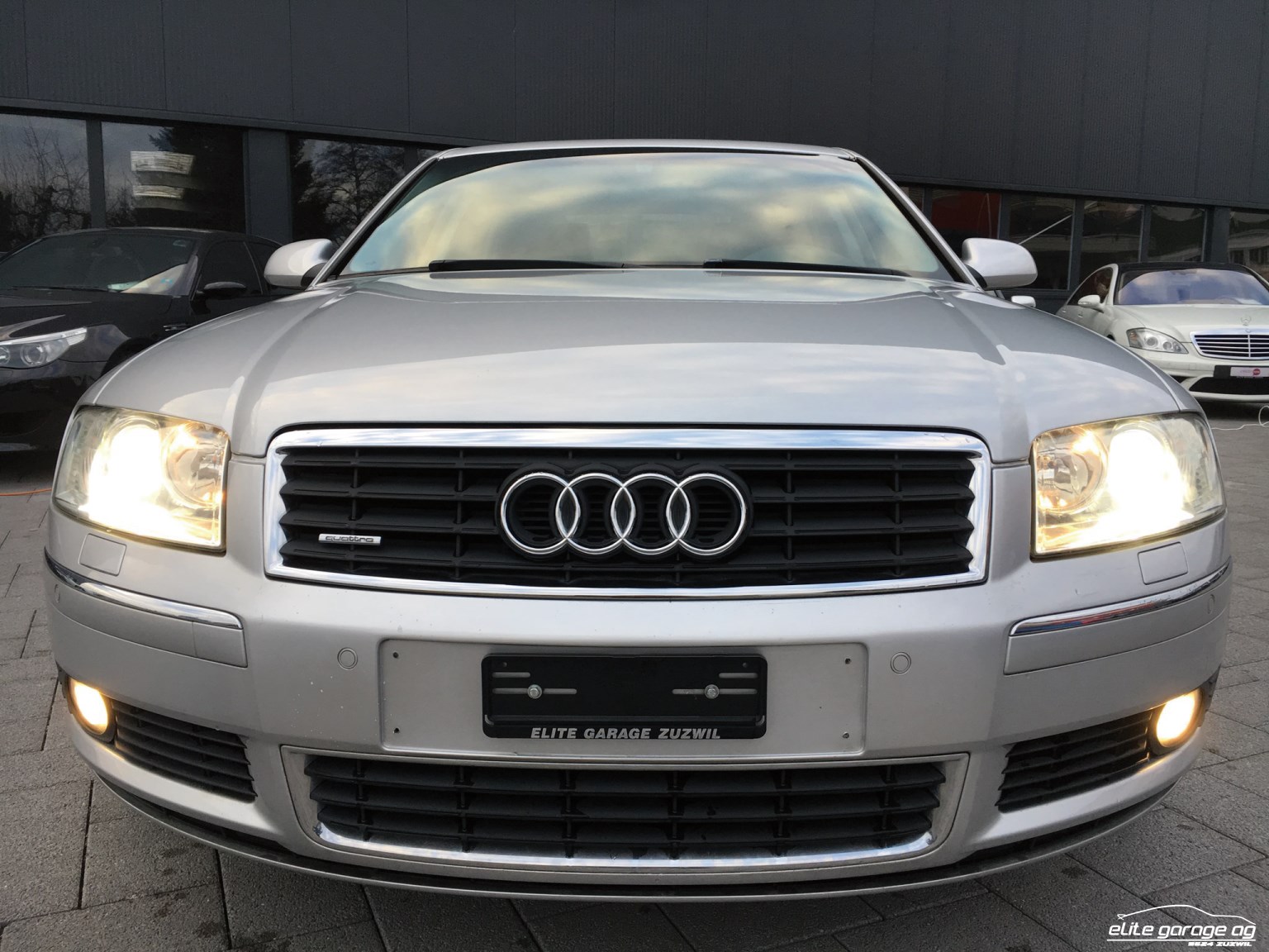 AUDI A8 4.2 quattro-image-2