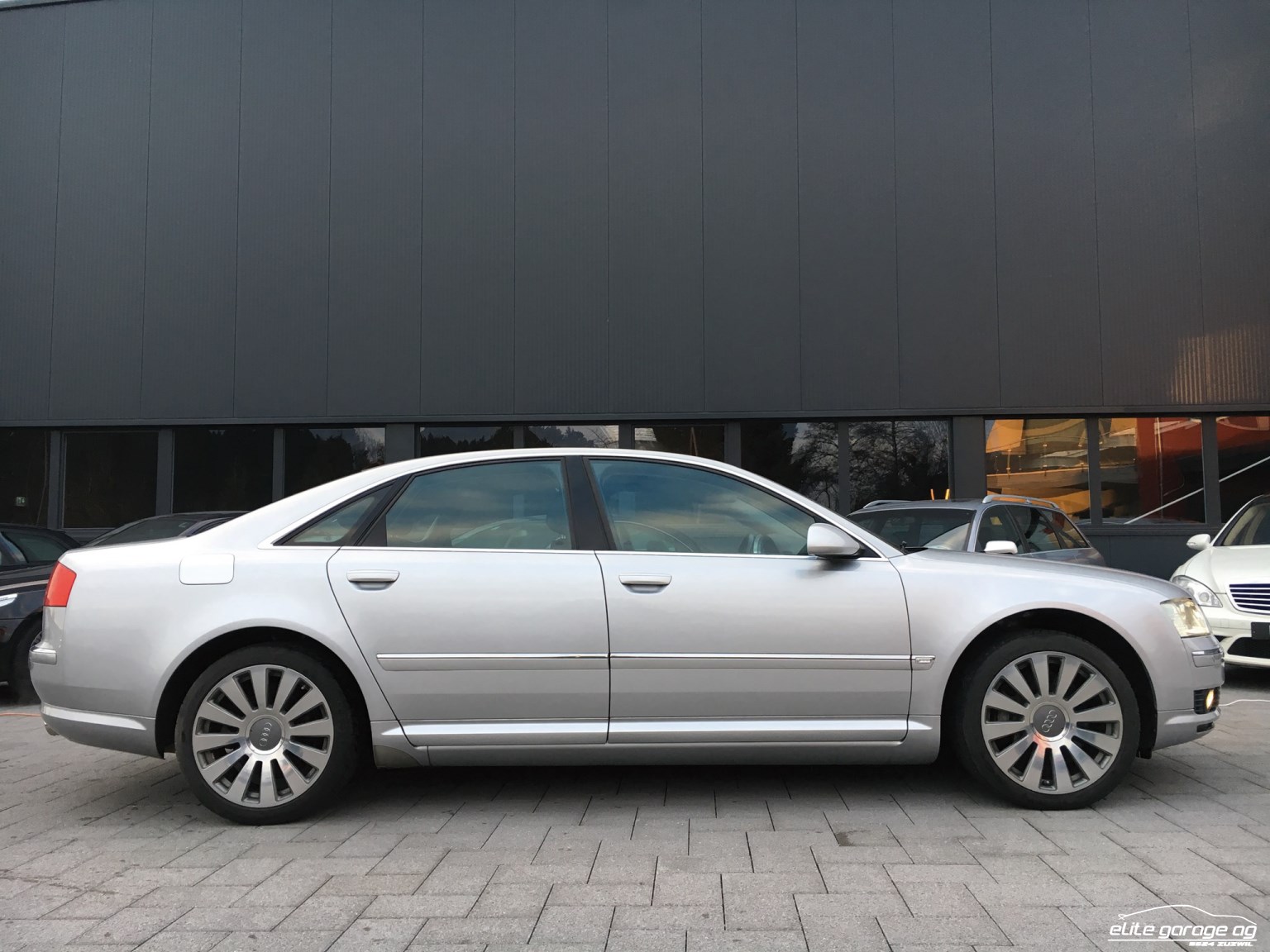 AUDI A8 4.2 quattro-image-4