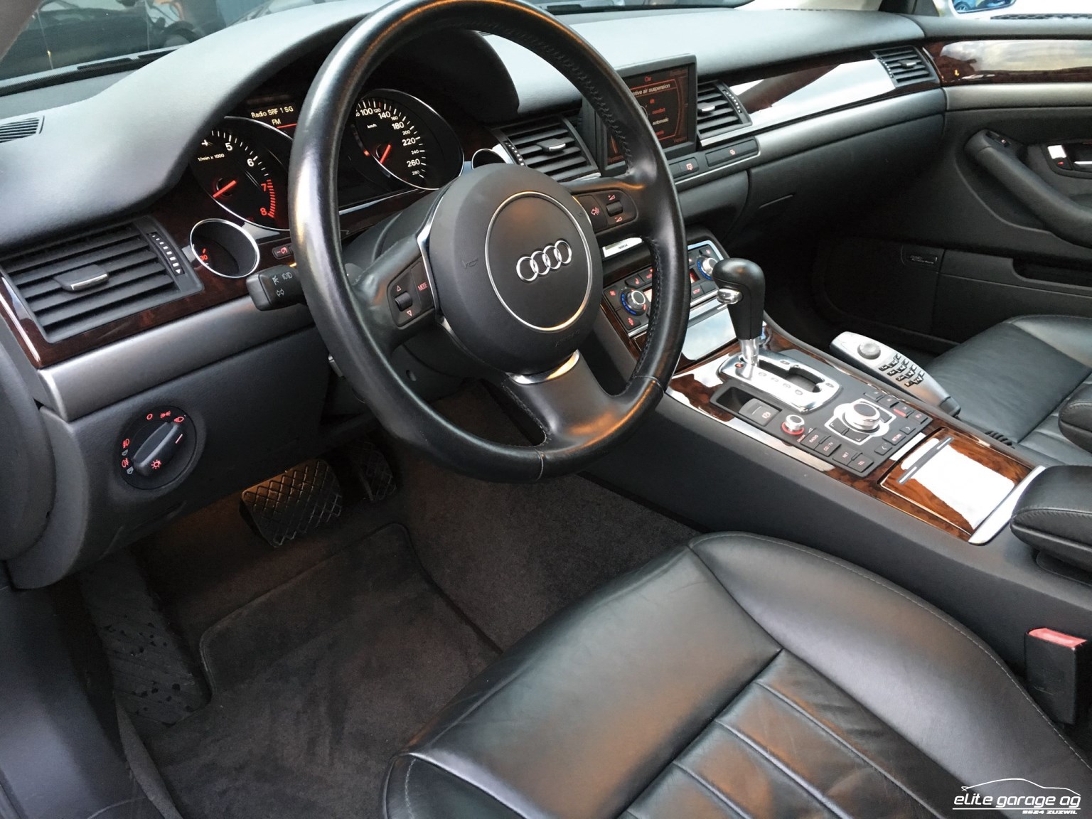 AUDI A8 4.2 quattro-image-8