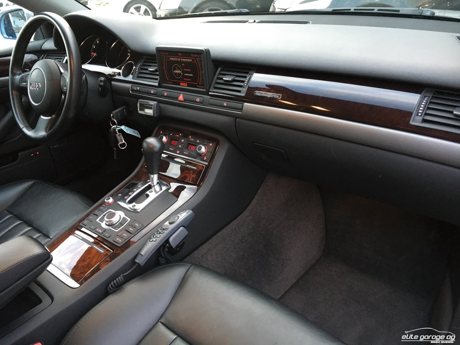AUDI A8 4.2 quattro-image-10