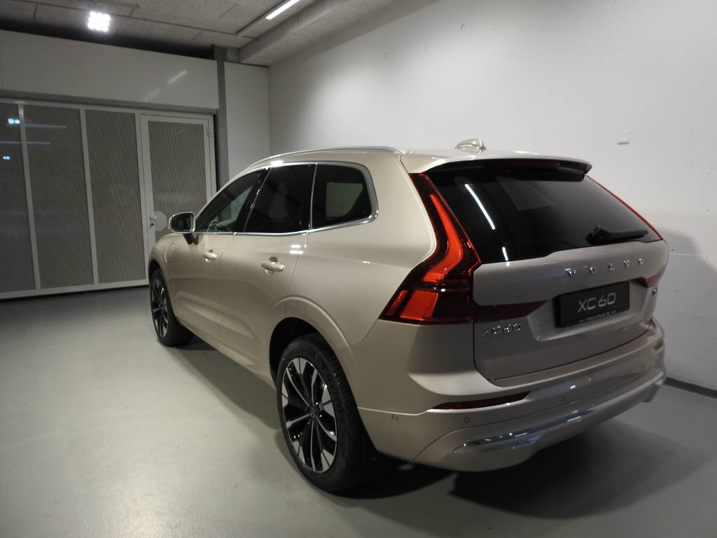 VOLVO XC60 2.0 T6 TE Ultra Bright eAWD-showroom-element-3