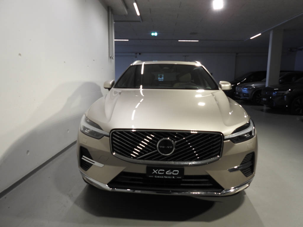 VOLVO XC60 2.0 T6 TE Ultra Bright eAWD-image-1