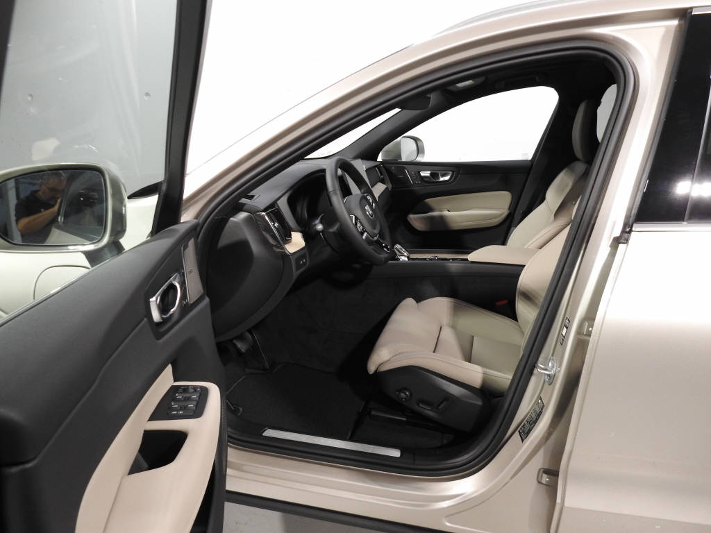 VOLVO XC60 2.0 T6 TE Ultra Bright eAWD-image-9