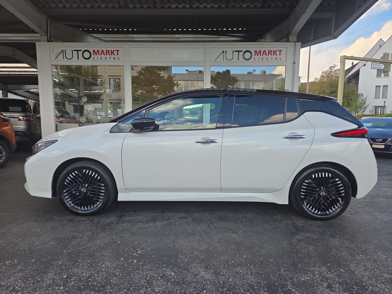 NISSAN Leaf N-Connecta (incl. battery)-showroom-element-1