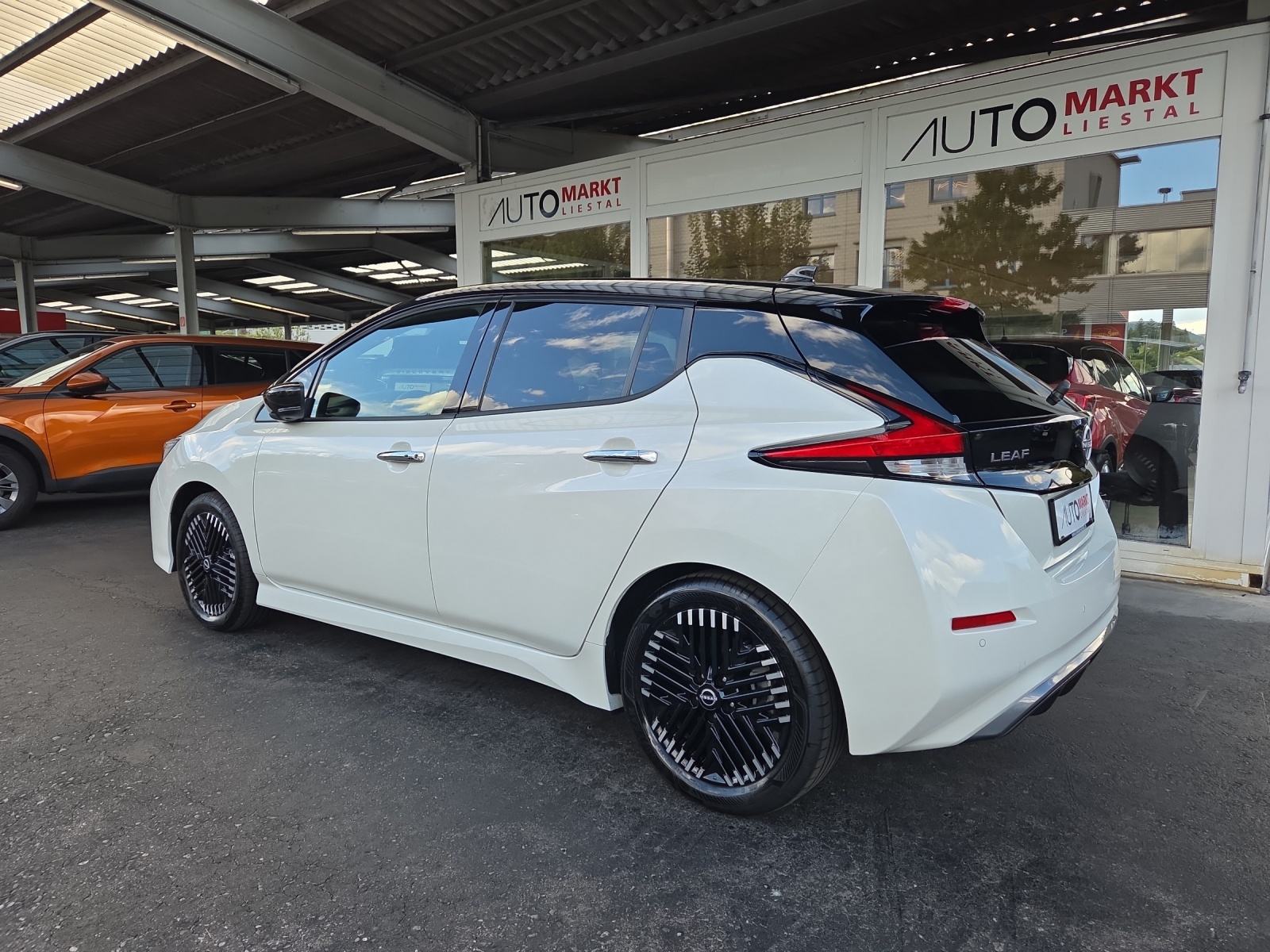 NISSAN Leaf N-Connecta (incl. battery)-showroom-element-2