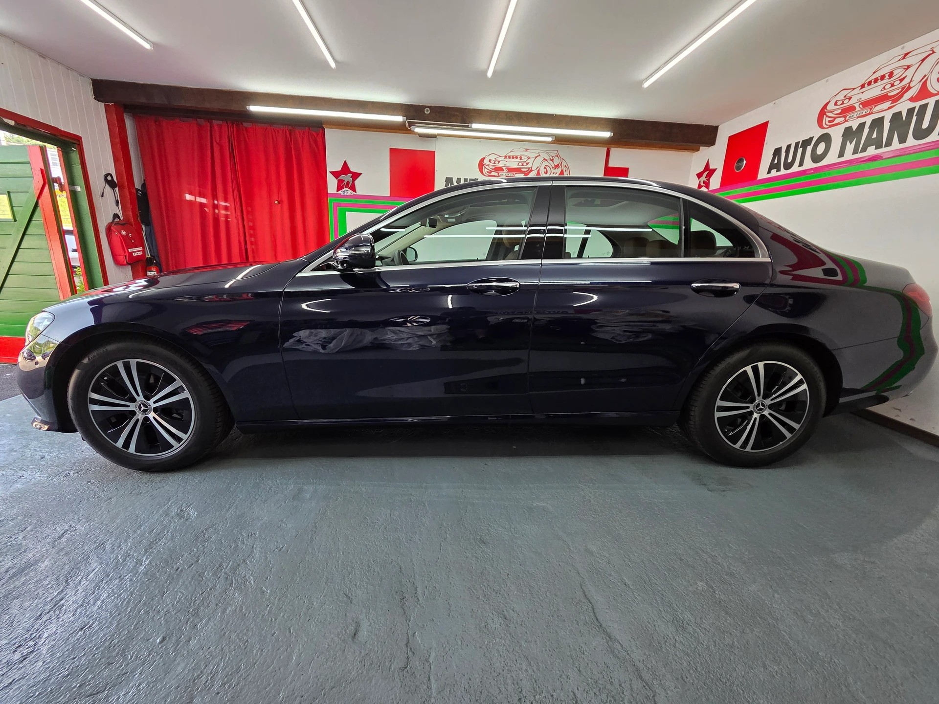MERCEDES-BENZ E 220 d Avantgarde 9G-Tronic-image-4