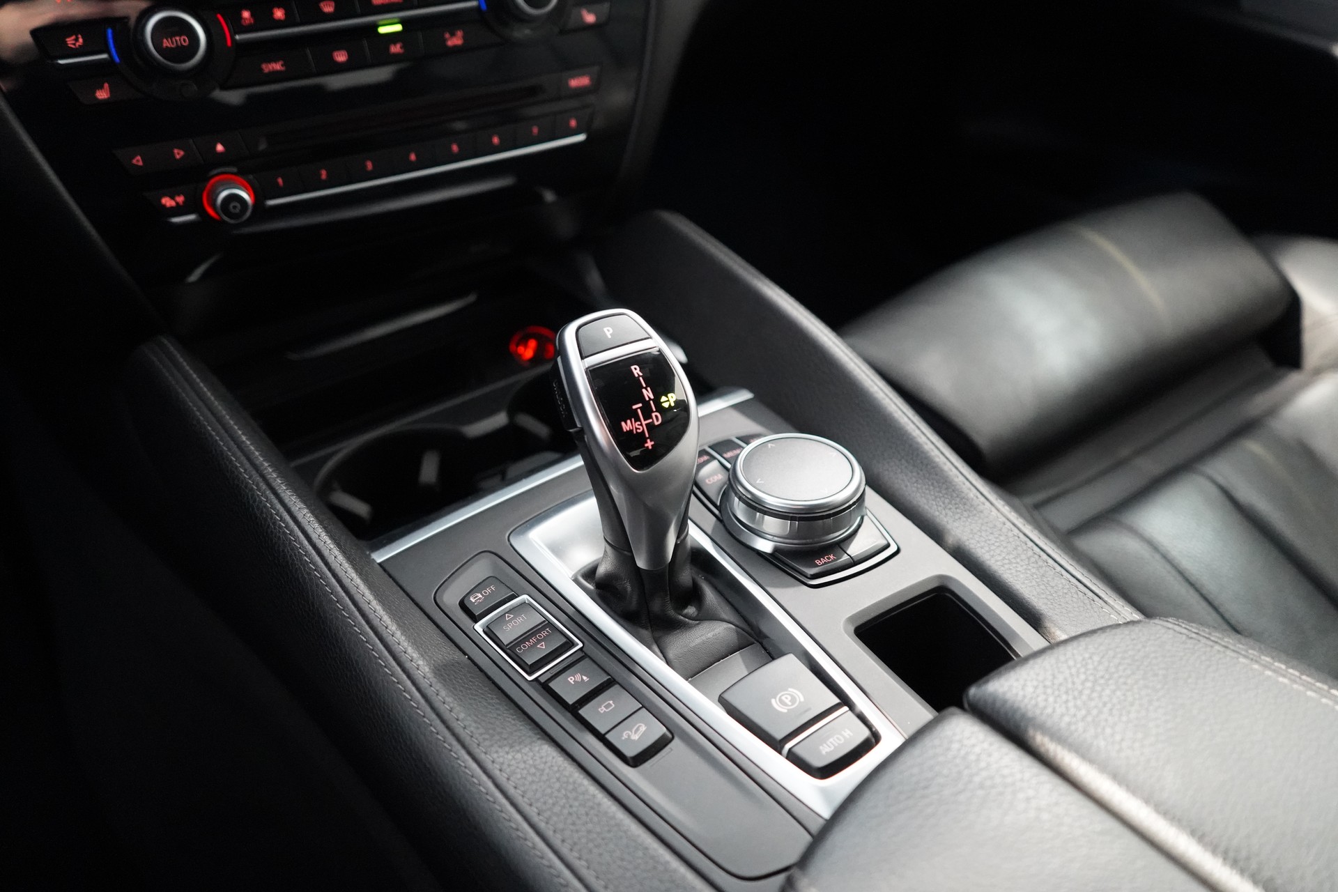 BMW X6 xDrive 40d Steptronic-image-11