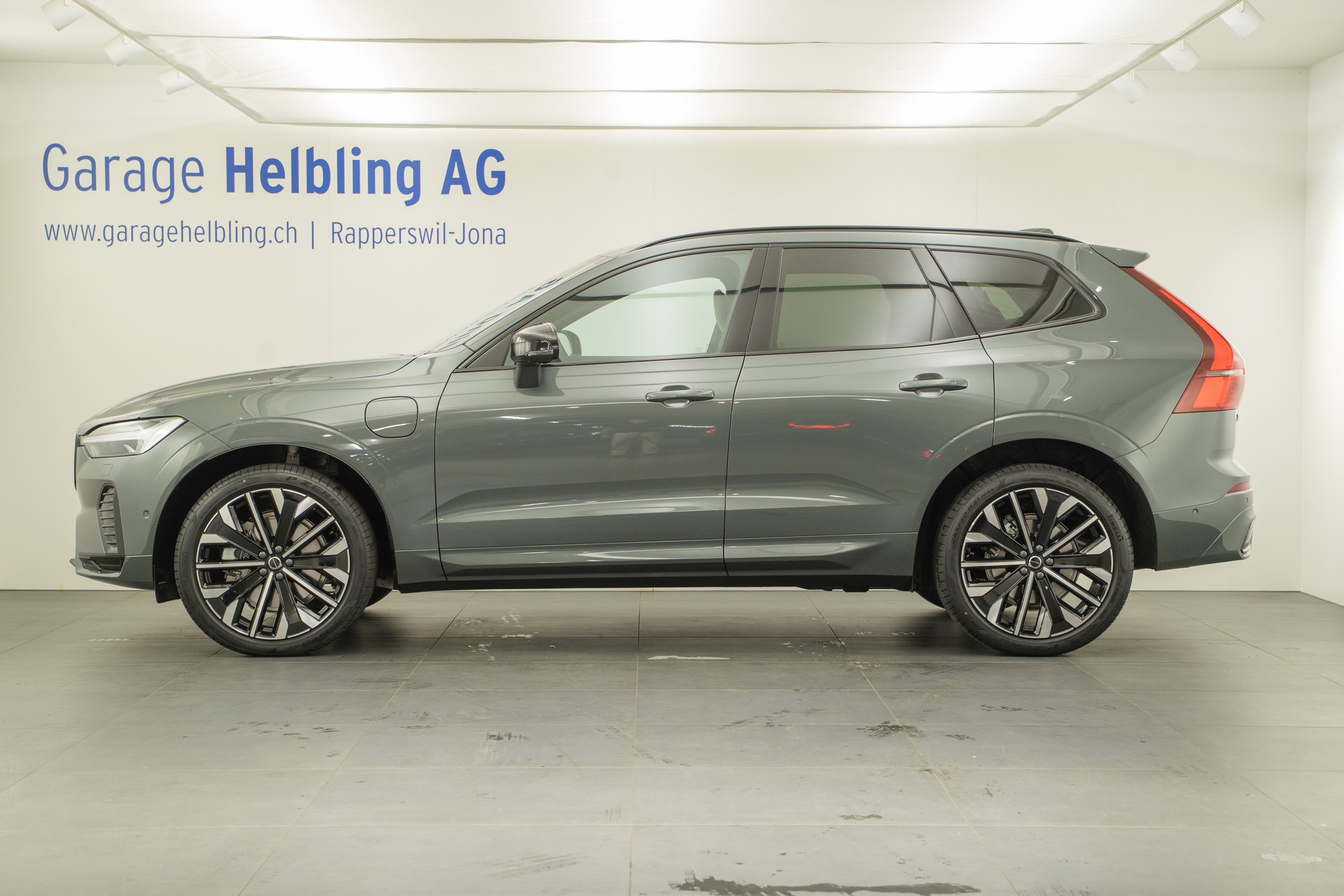 VOLVO XC60 2.0 T6 TE Ultra Dark eAWD-image-2