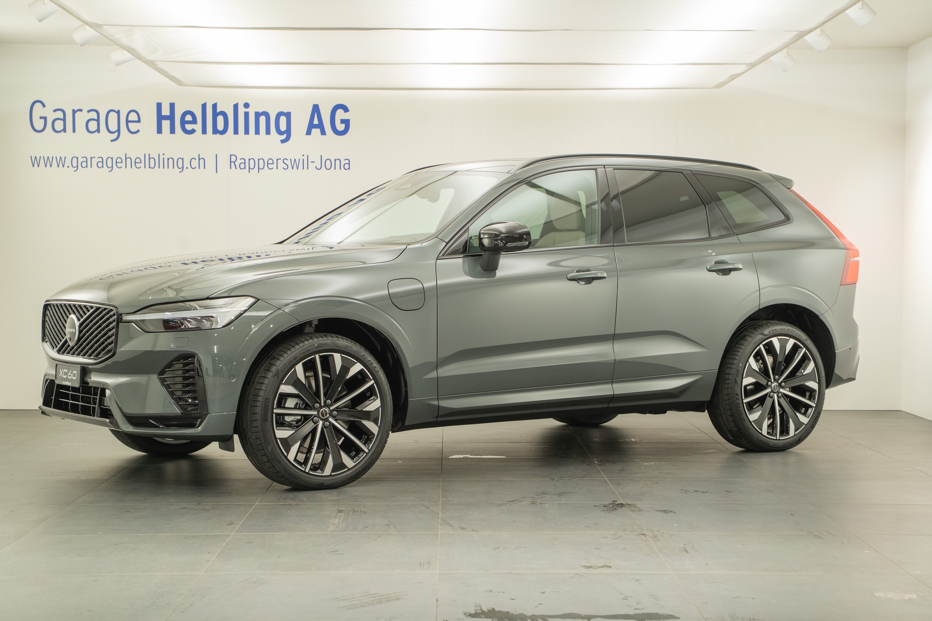 VOLVO XC60 2.0 T6 TE Ultra Dark eAWD-image-0