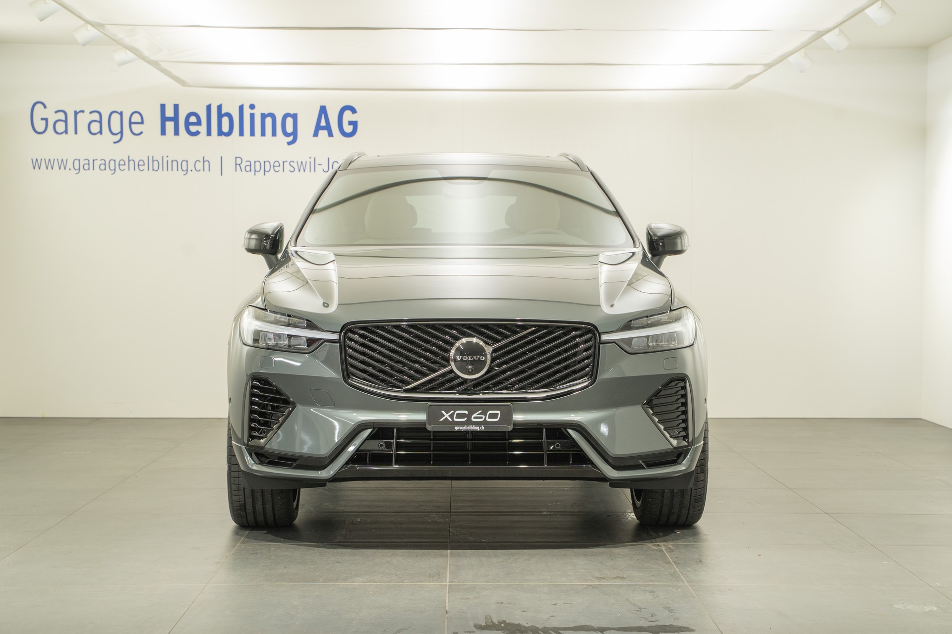 VOLVO XC60 2.0 T6 TE Ultra Dark eAWD-image-1