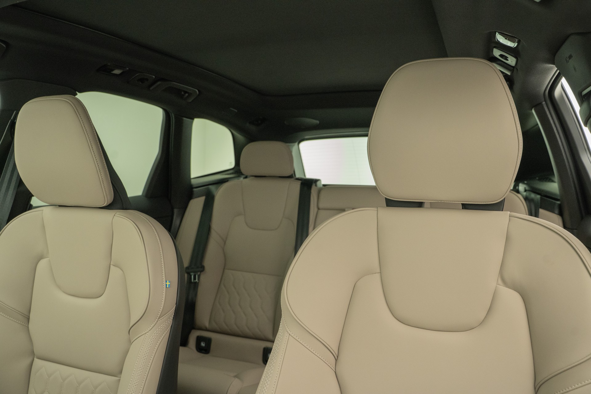VOLVO XC60 2.0 T6 TE Ultra Dark eAWD-image-9