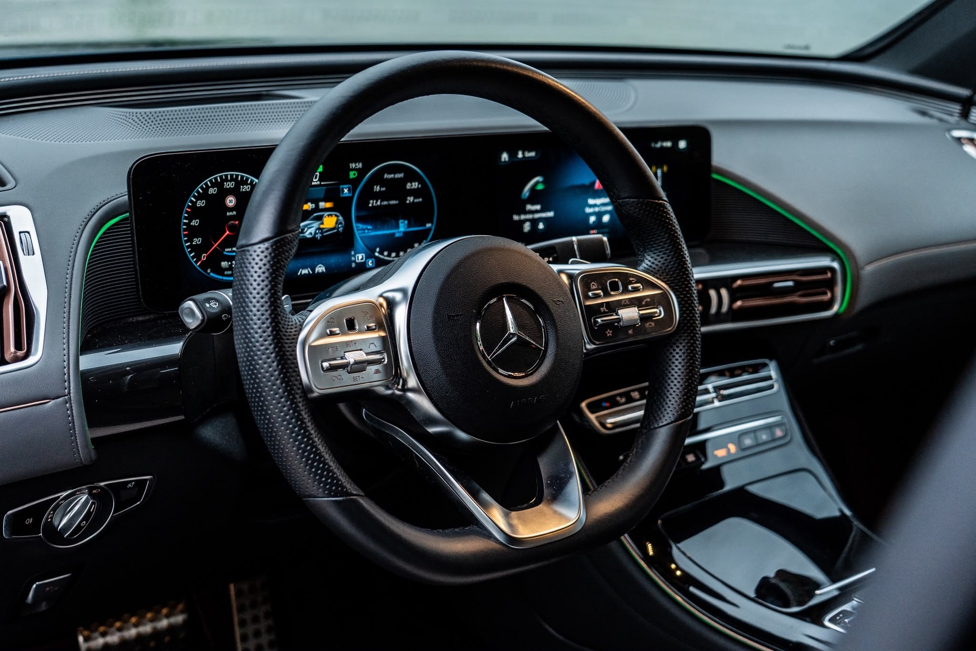 MERCEDES-BENZ EQC 400 4Matic EQ Star-image-4
