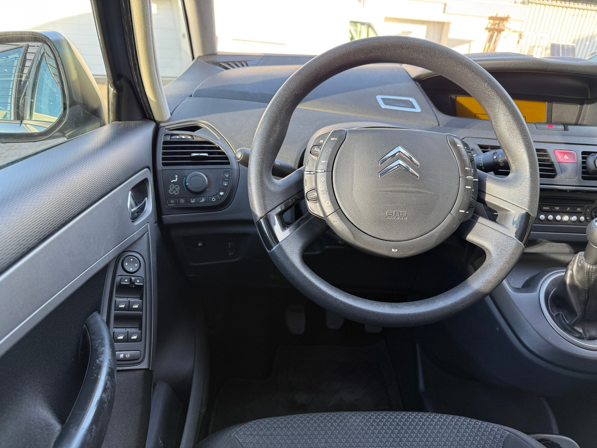 CITROEN Grand C4 Picasso 1.6i 16V Essentiel-image-12