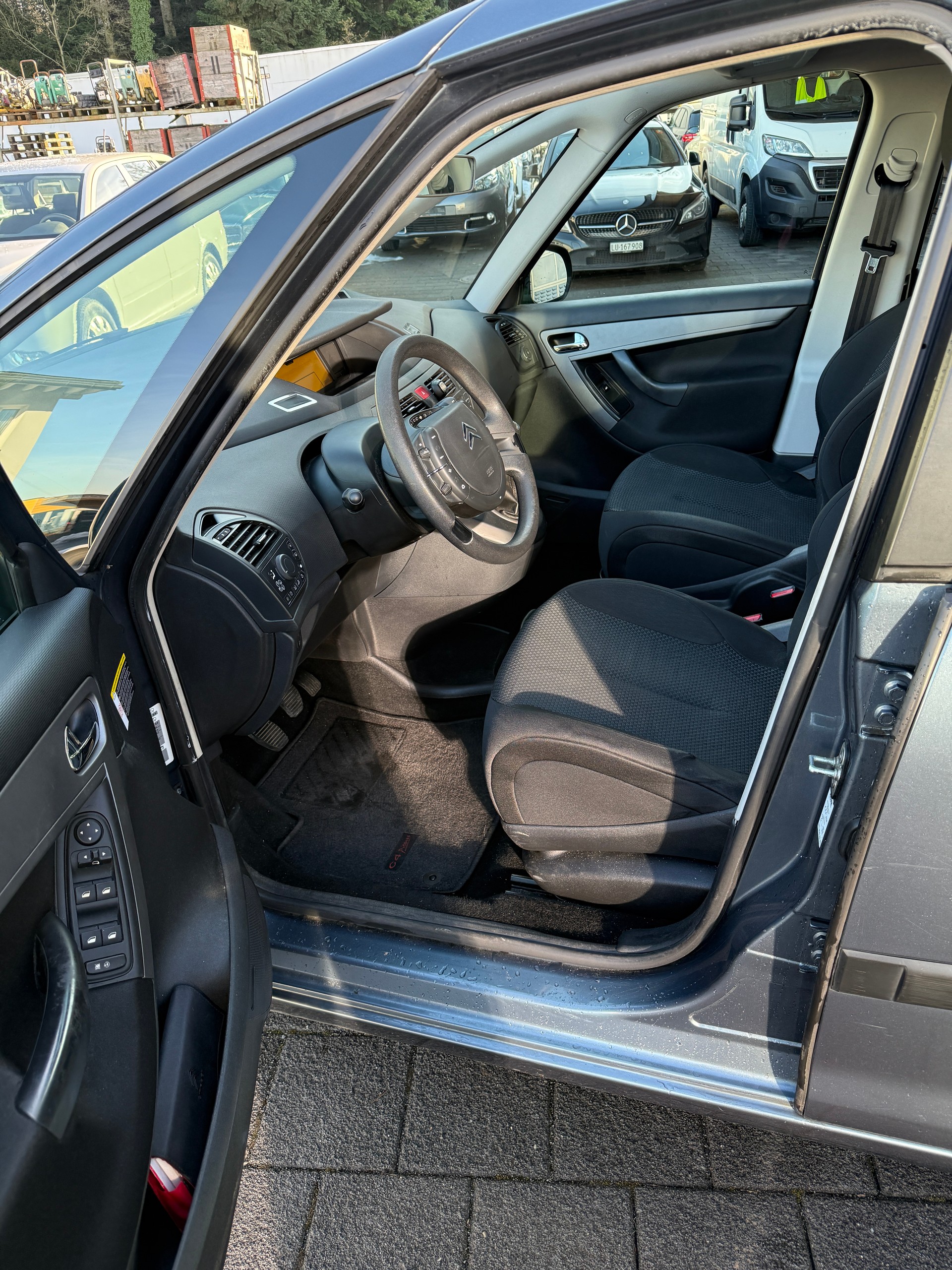 CITROEN Grand C4 Picasso 1.6i 16V Essentiel-image-6