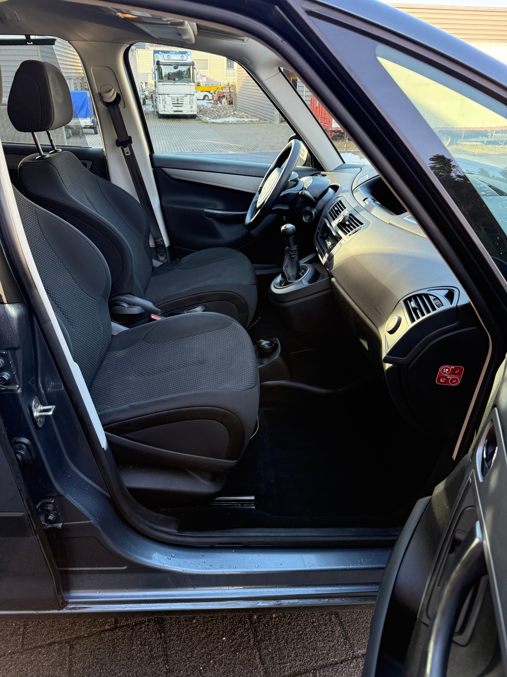 CITROEN Grand C4 Picasso 1.6i 16V Essentiel-image-8