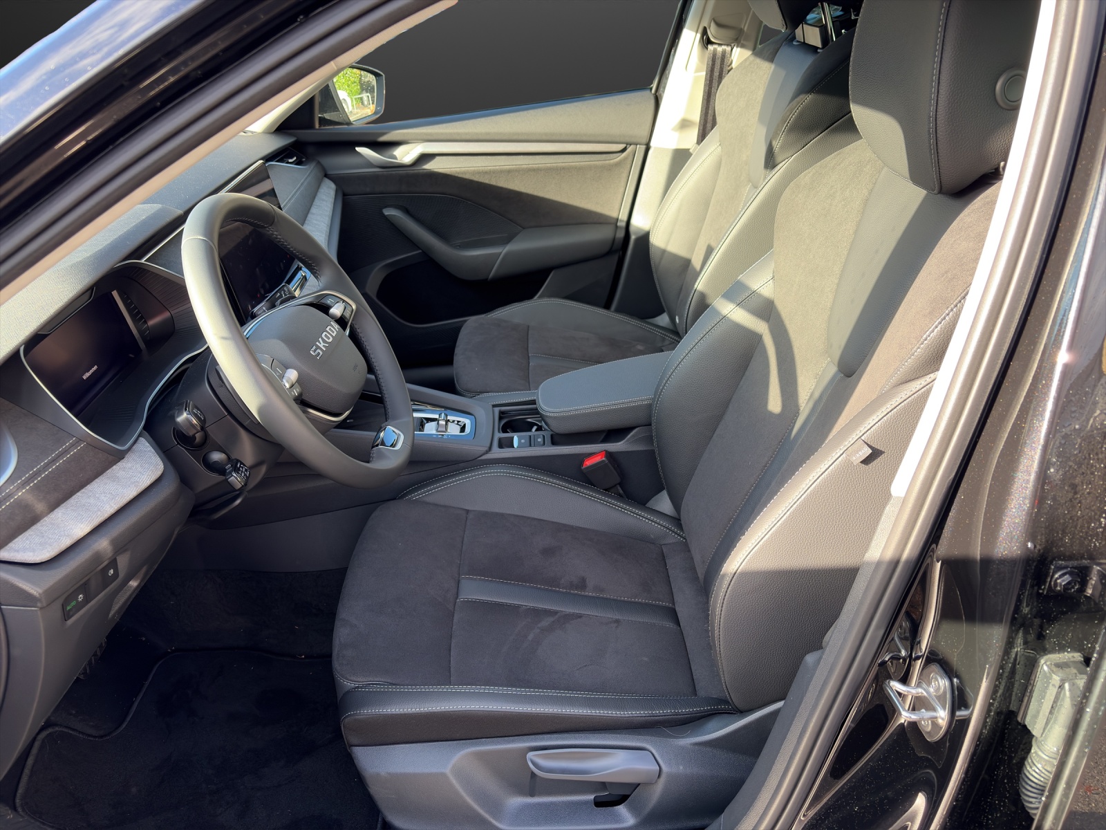 SKODA Octavia Combi 2.0 TDI DSG Selection-image-7