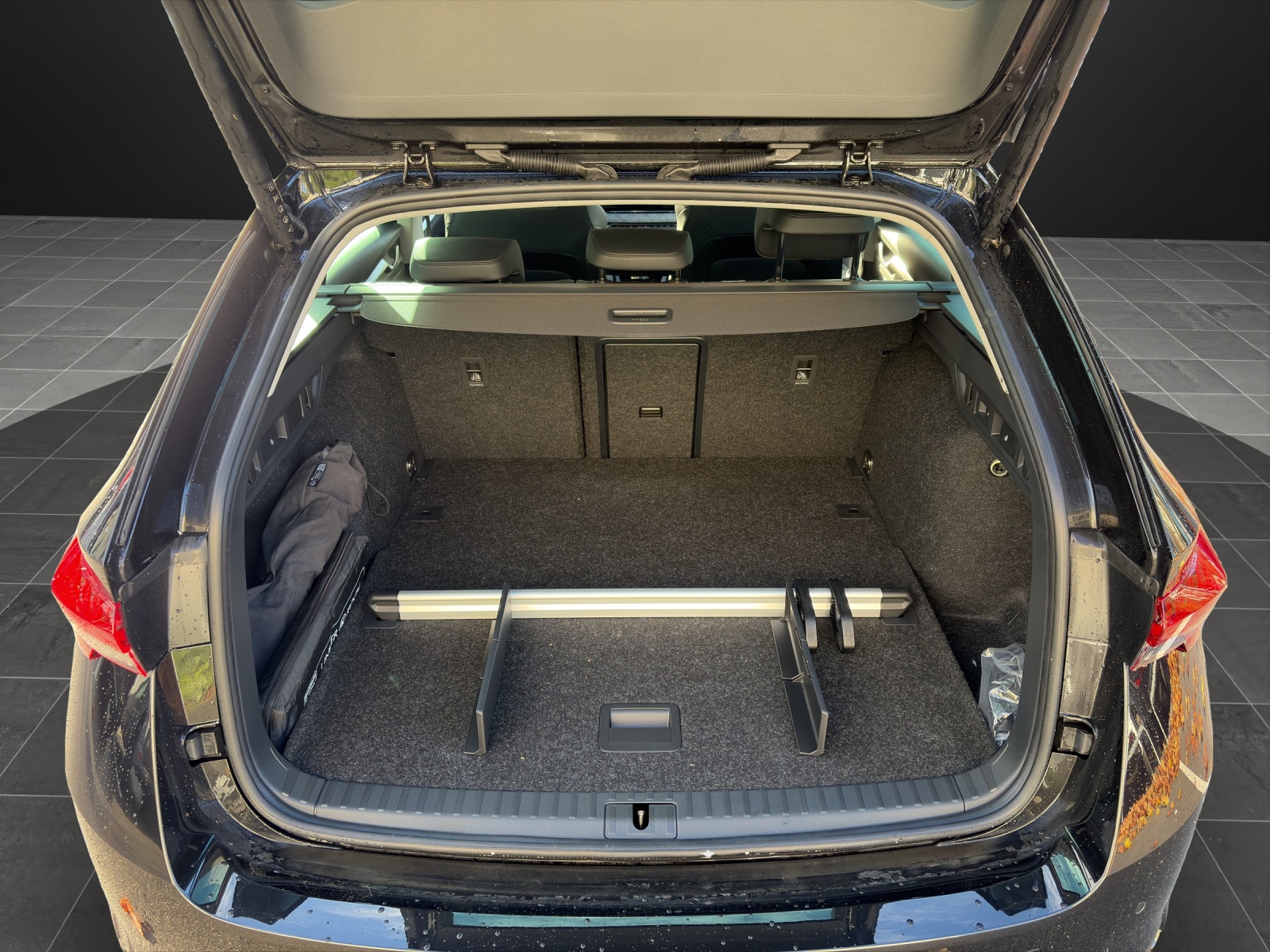 SKODA Octavia Combi 2.0 TDI DSG Selection-image-12